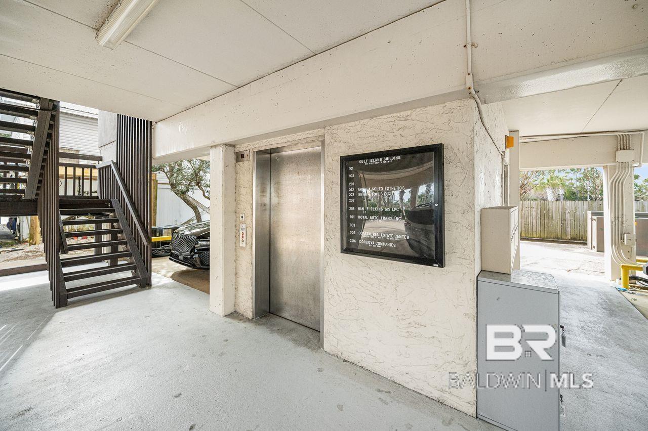 613 Gulf Shores Parkway, Gulf Shores, AL, 36542-3040