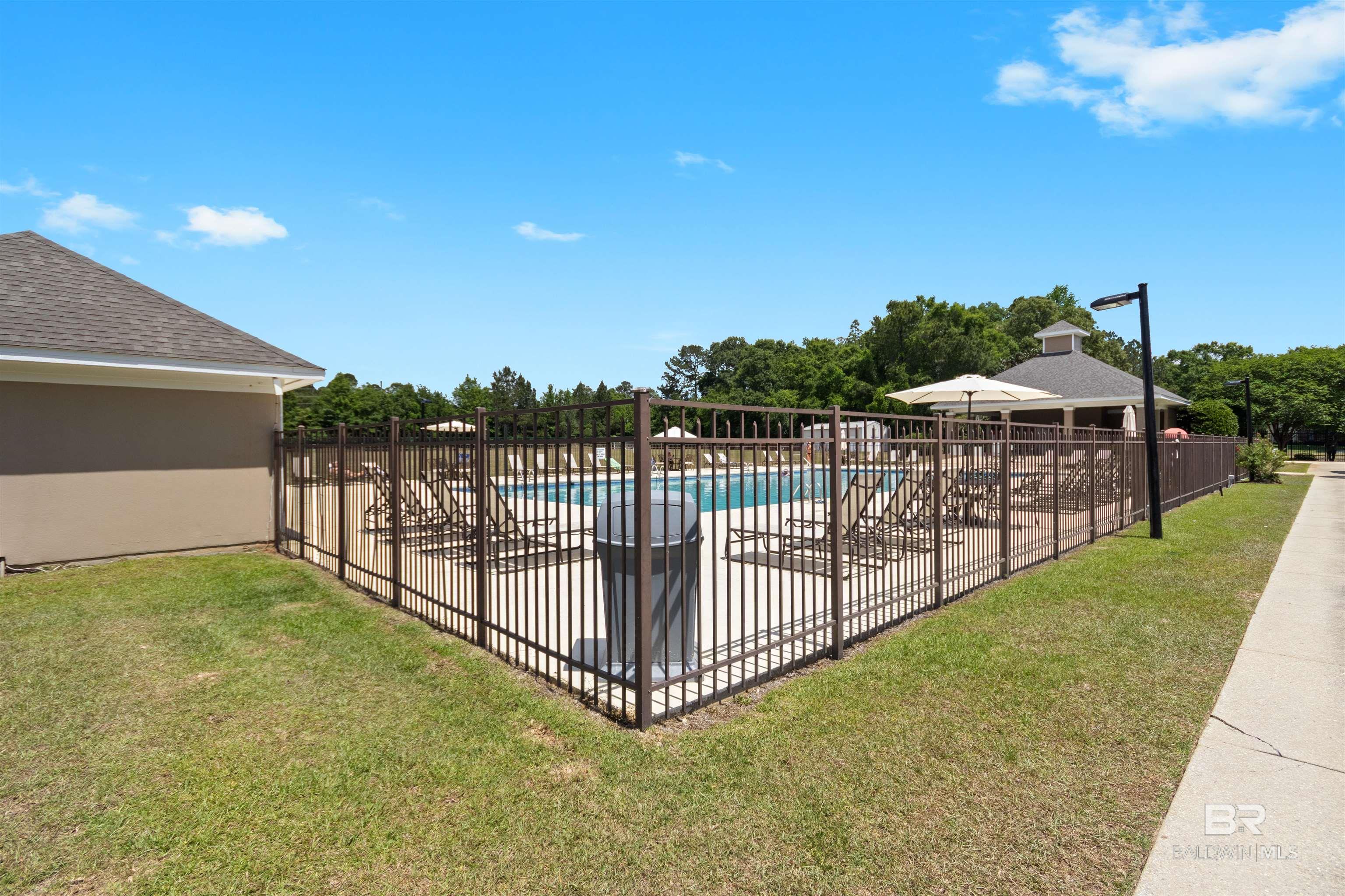 https://zimg.paragon.ice.com/ParagonImages/Property/PG/BCAR/394426/70/0/0/e294113149462976e49708a1be8f9623/7/5425c0b1d3361a361321ebb1f969ec66/394426-ccf25dc8-554a-4060-84b3-7bd28f58c763.JPG
