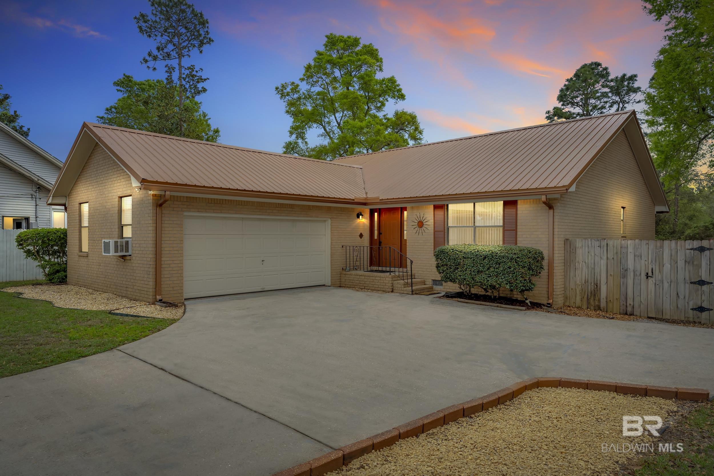 2760 Manuel Circle, Lillian, AL, 36549