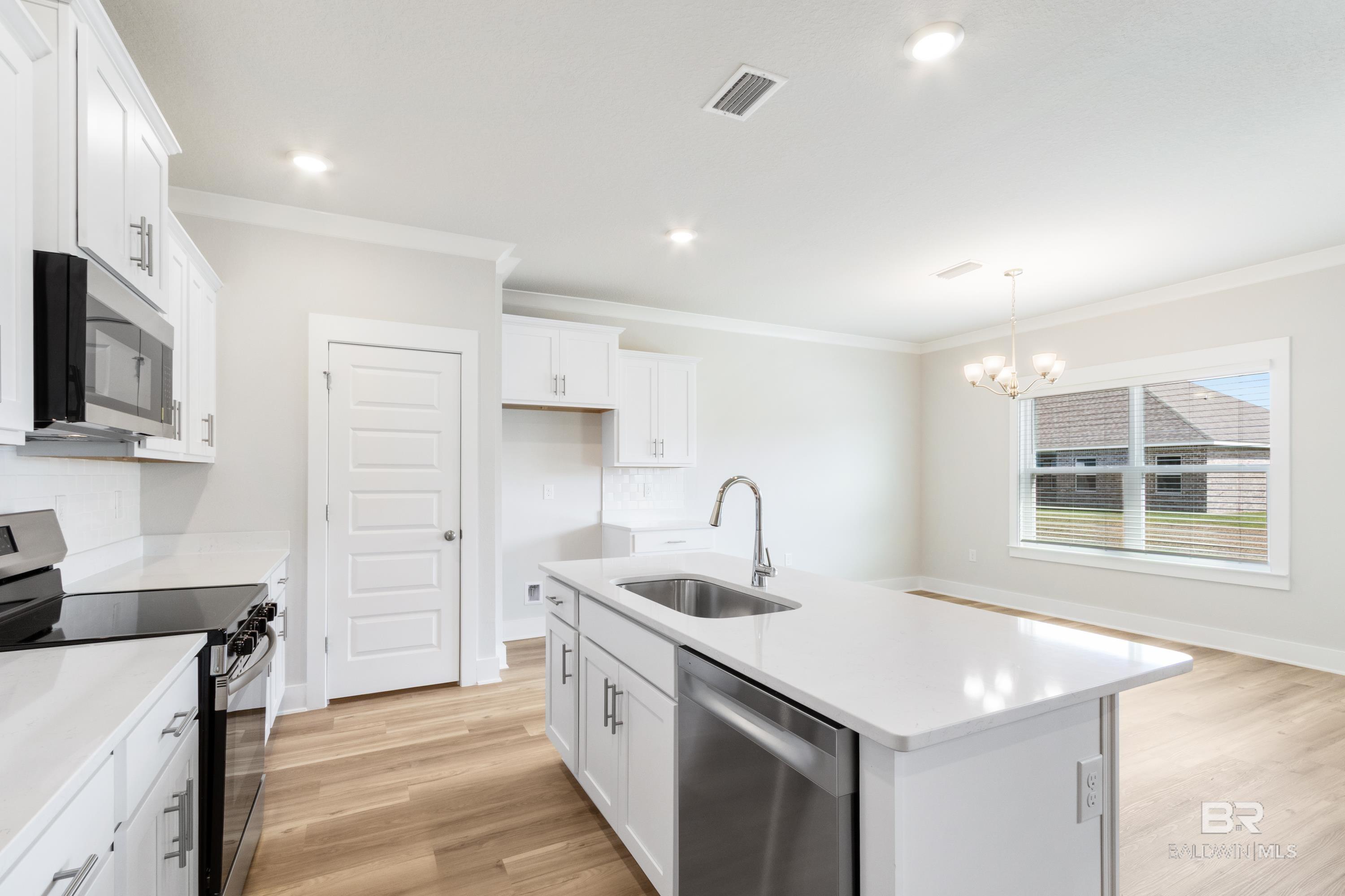 https://zimg.paragon.ice.com/ParagonImages/Property/PG/BCAR/394515/1/0/0/66446df2338fd8a83368ce8a23353d08/7/e9f73f22daf8e3ae185395d7a03a9b5c/394515-da9eac28-9351-4389-87be-f2364df813fb.JPG