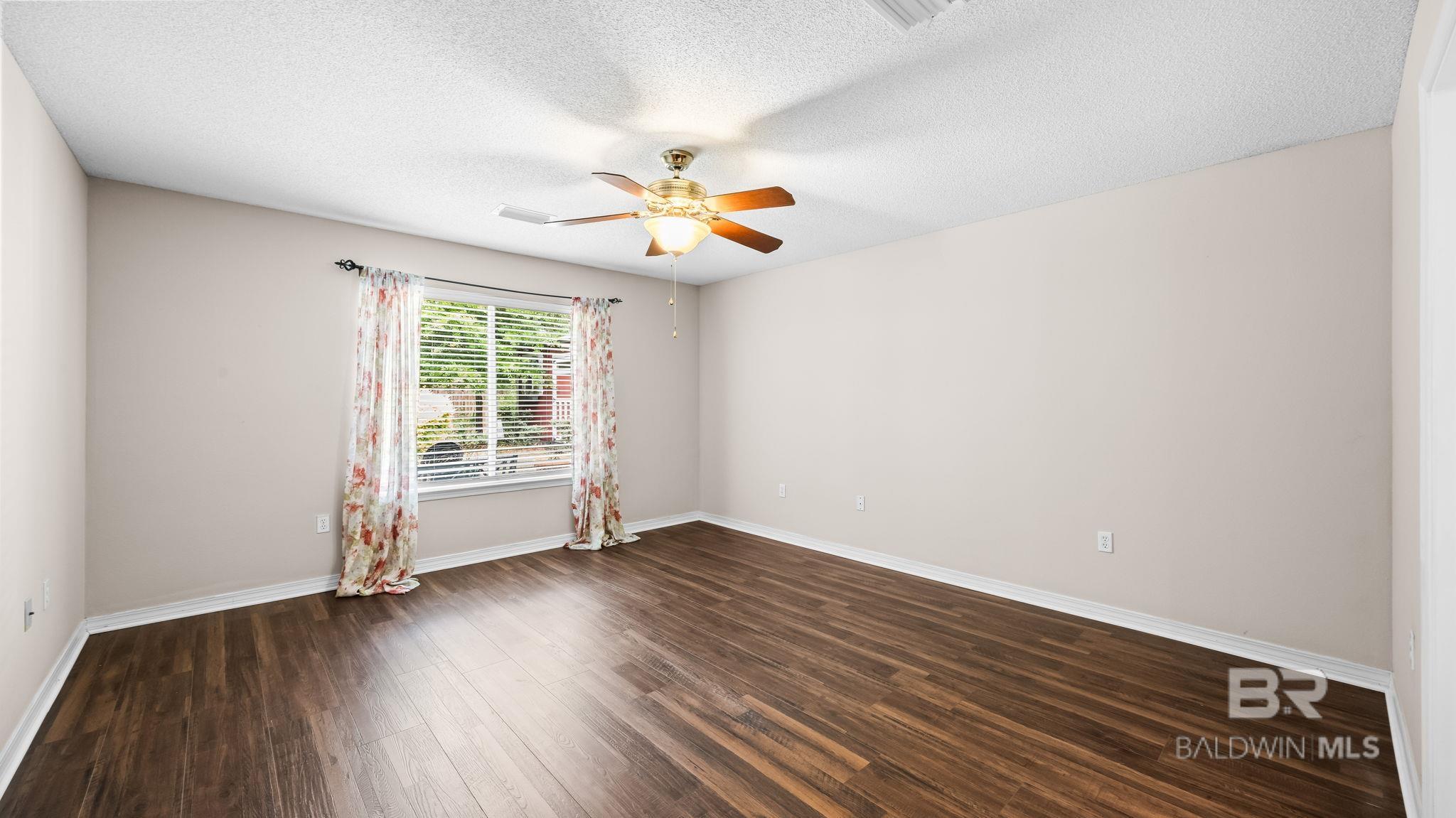 https://zimg.paragon.ice.com/ParagonImages/Property/PG/BCAR/394558/14/0/0/6208b5f83e387d88681f57bbfdd2e07e/7/c1bf7f9cec1981c7c3f6e1c82718a2cf/394558-f615555c-c237-4592-bbcf-6147c266fd63.JPG