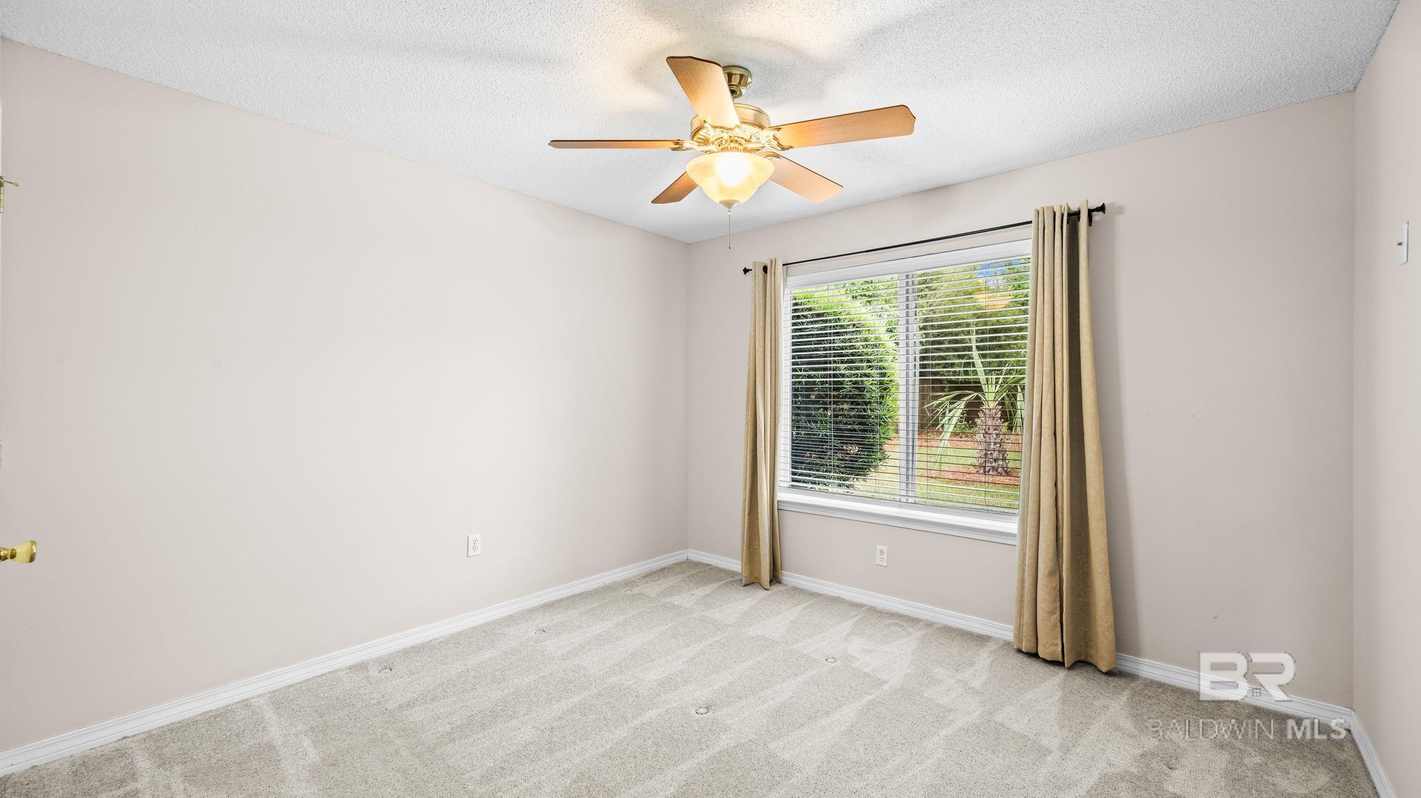 https://zimg.paragon.ice.com/ParagonImages/Property/PG/BCAR/394558/21/0/0/db1dab4fcced2eb7f06afab7c55a7c4c/7/c1bf7f9cec1981c7c3f6e1c82718a2cf/394558-214b671b-d14b-4038-a088-8859cedd7afb.JPG