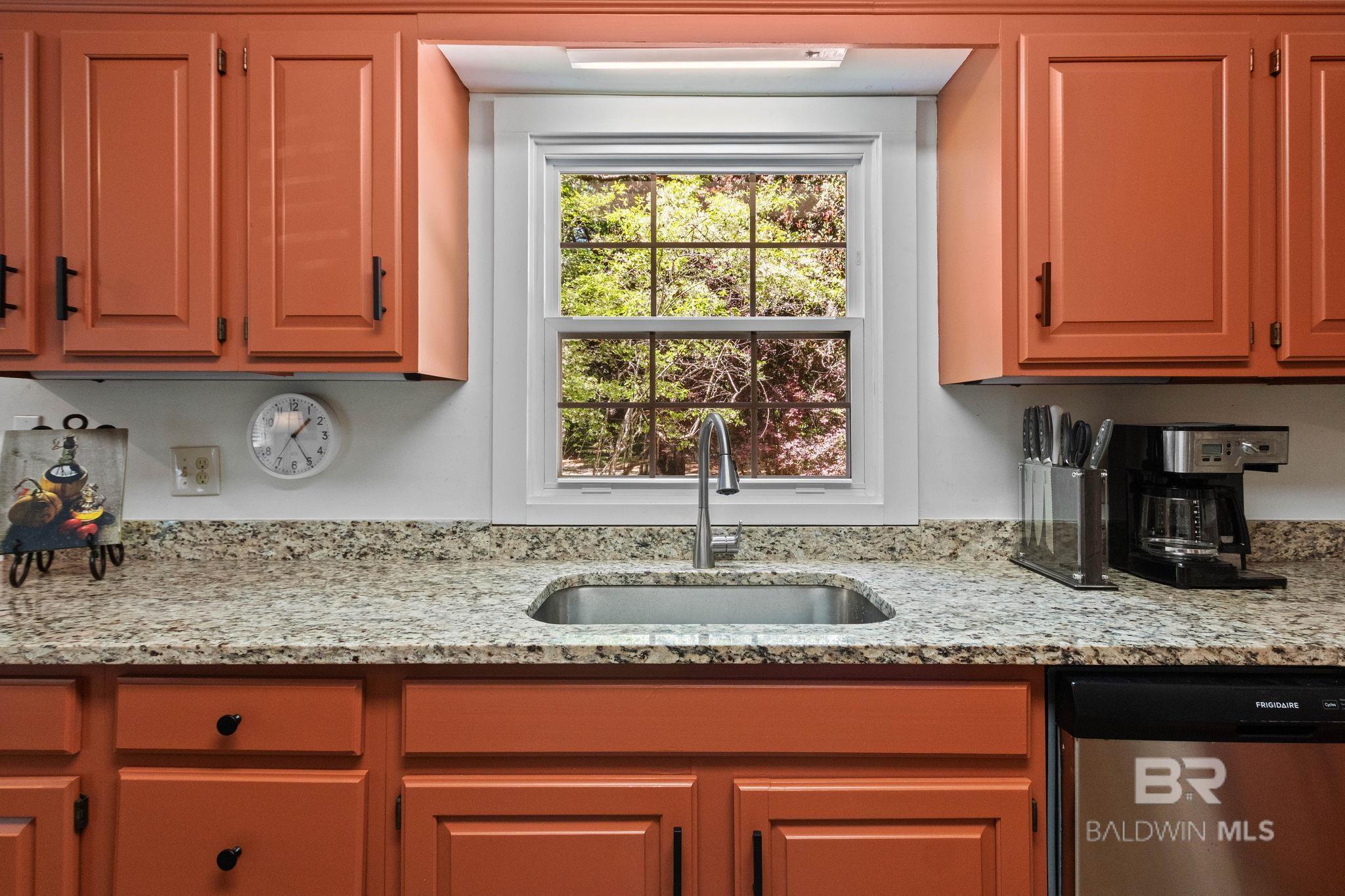 https://zimg.paragon.ice.com/ParagonImages/Property/PG/BCAR/394573/12/0/0/28da49987b6b8fa4ef2bdc95881d9c29/7/74b6991bd11b6990c949c9a1eb636847/394573-4263a691-6369-4151-9ac6-8e757589356e.JPG