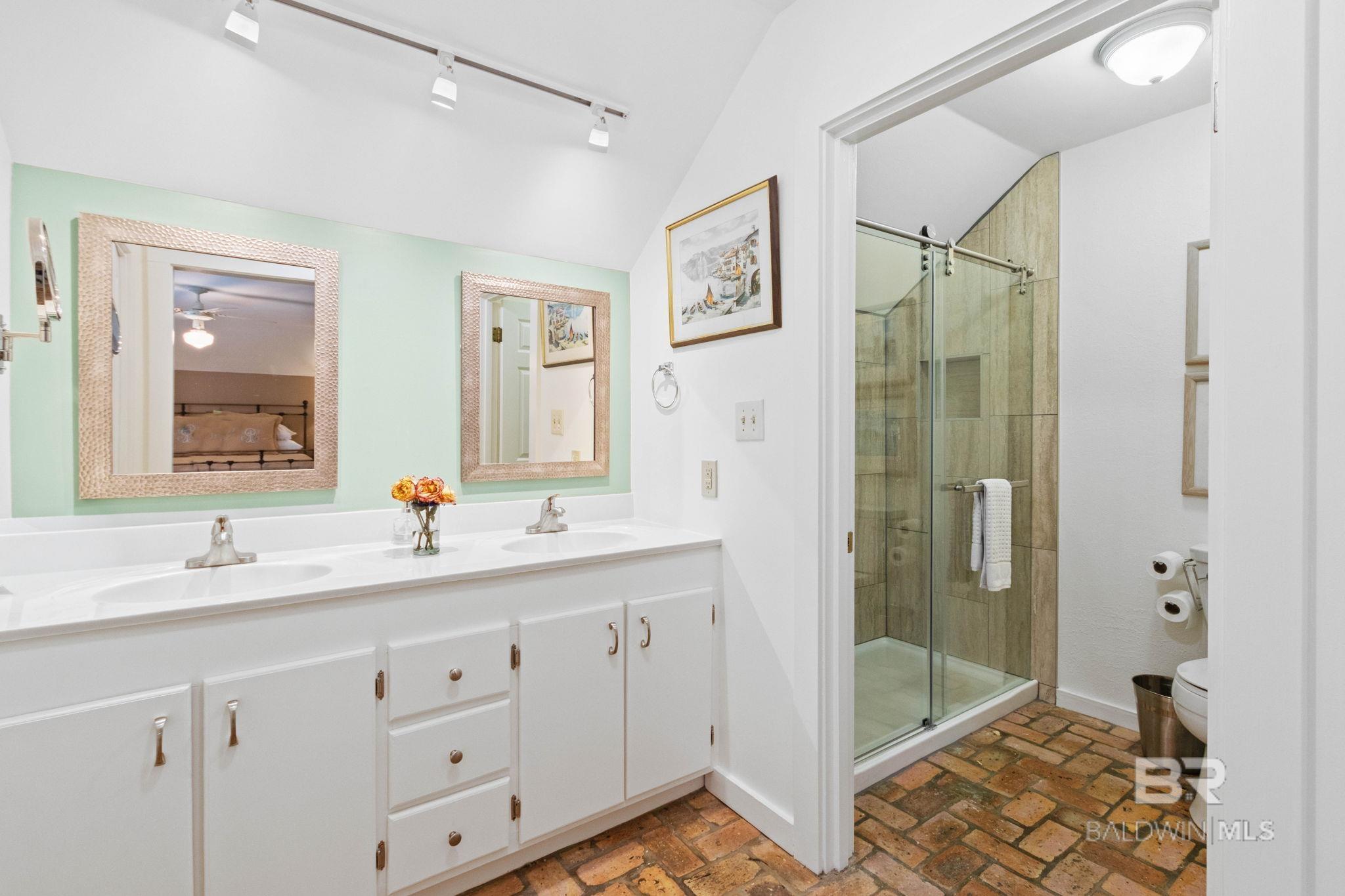 https://zimg.paragon.ice.com/ParagonImages/Property/PG/BCAR/394573/27/0/0/1c30e51619ff8a0352b2949ef89352e8/7/74b6991bd11b6990c949c9a1eb636847/394573-761085d5-a332-4157-aeb9-eb84f842e7a4.JPG