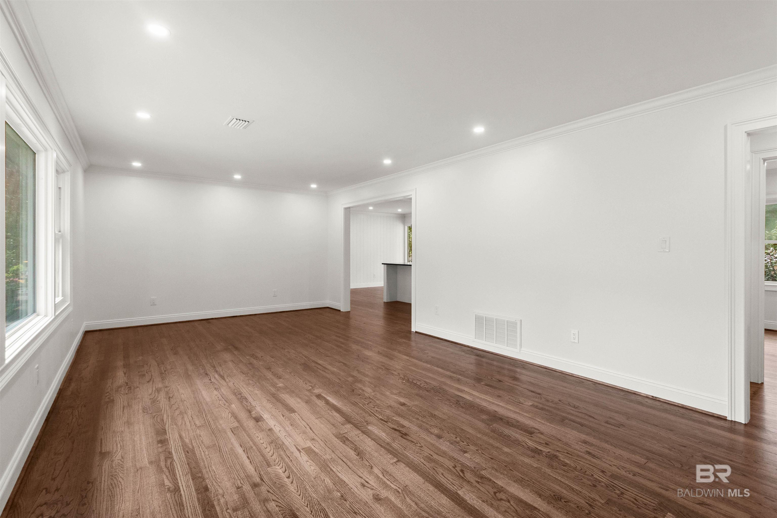 https://zimg.paragon.ice.com/ParagonImages/Property/PG/BCAR/394617/10/0/0/ca9acc59d956b20fefadee6be33f689b/7/d49ad55379c75592c78c033718b4785f/394617-753676ef-8e60-4d41-9ed6-53724f236988.JPG