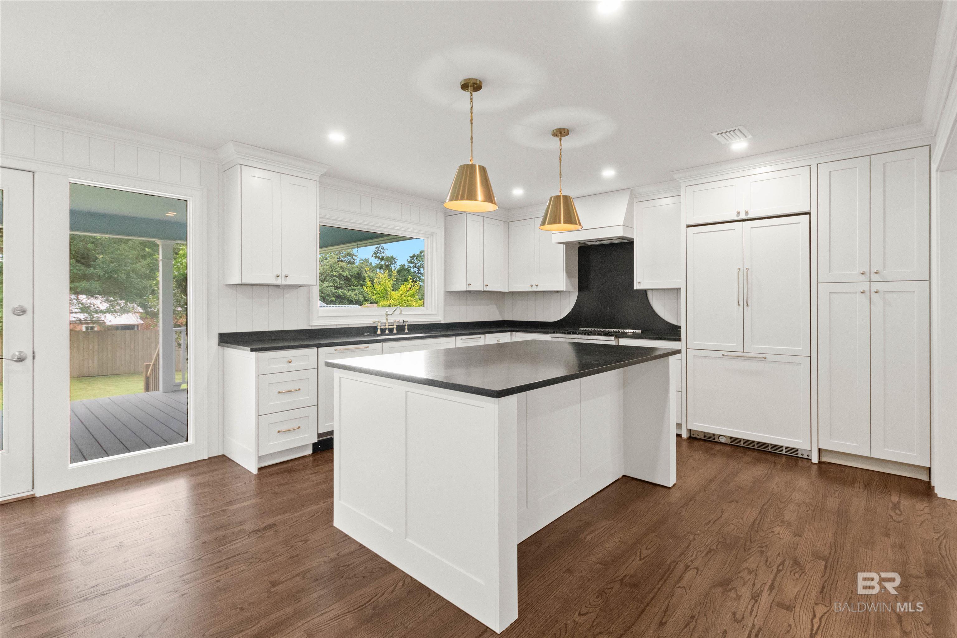 https://zimg.paragon.ice.com/ParagonImages/Property/PG/BCAR/394617/28/0/0/cd910c031ac3bb516770ed5054dd1c46/7/d49ad55379c75592c78c033718b4785f/394617-4d6f84e5-c398-4963-bdfe-647aaa09a1ce.JPG