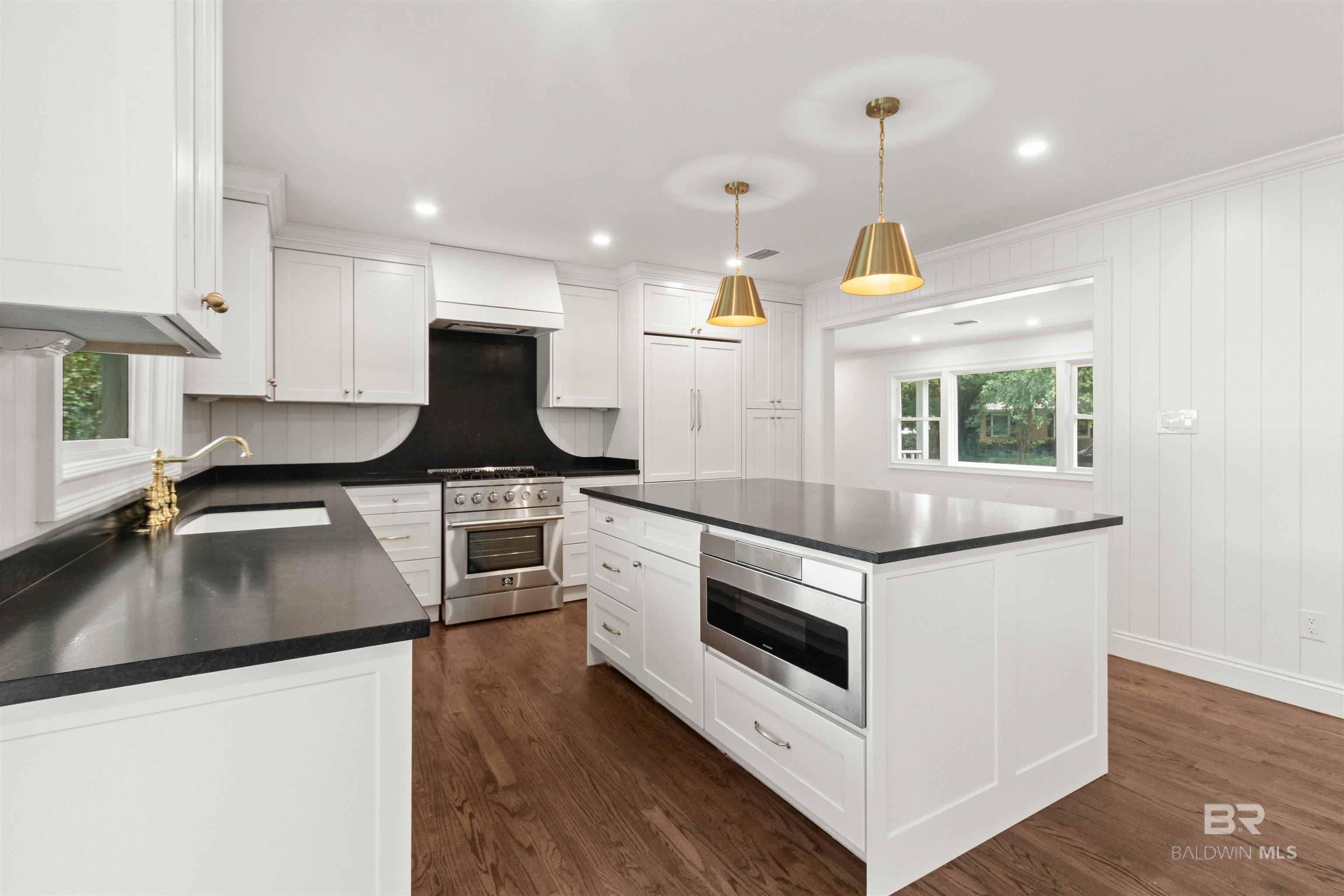 https://zimg.paragon.ice.com/ParagonImages/Property/PG/BCAR/394617/30/0/0/d9df735635f66268938c7eeb5d179d97/7/d49ad55379c75592c78c033718b4785f/394617-532f31ed-91ec-40fd-83b6-e0a1ede6154a.JPG
