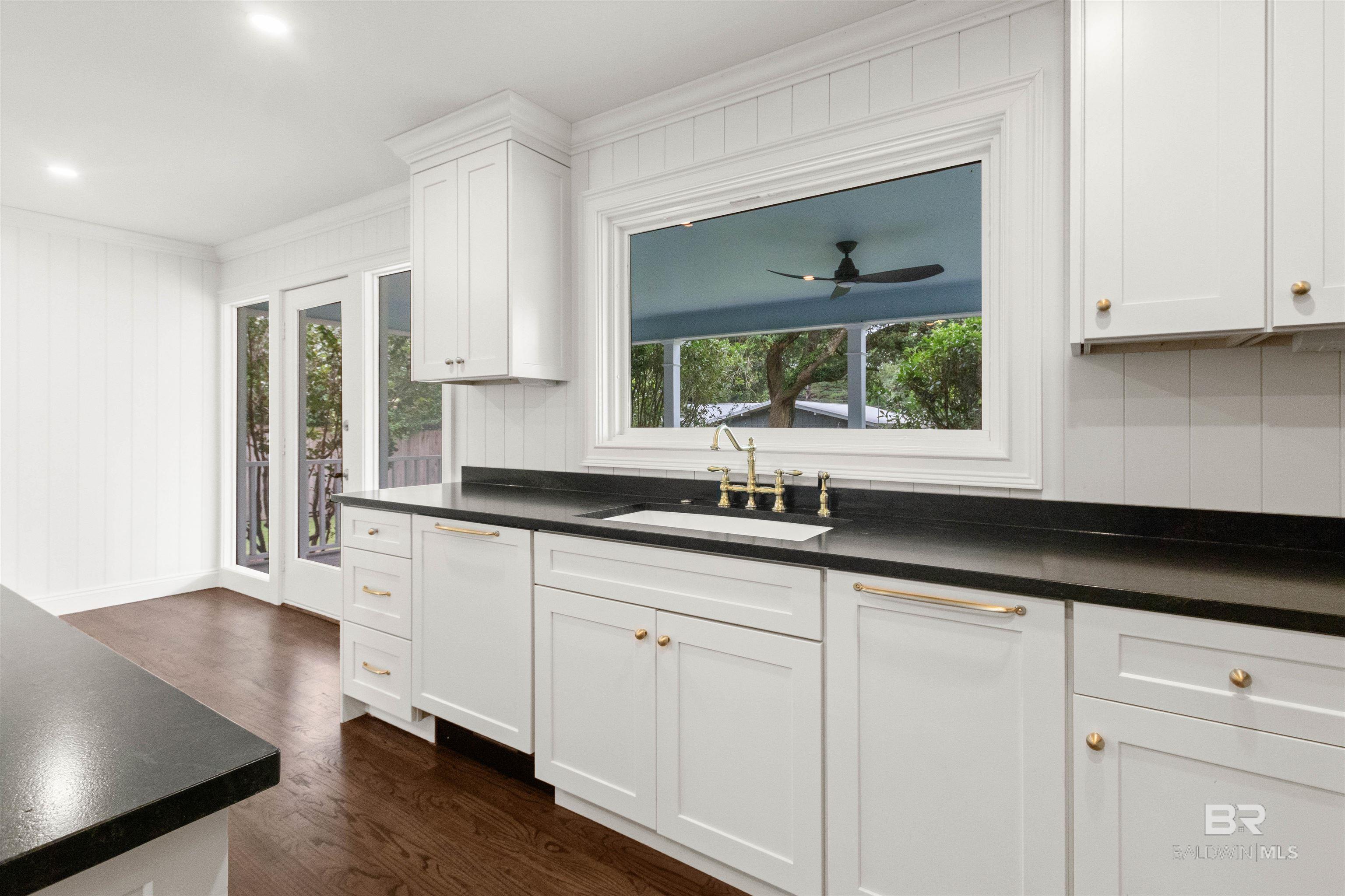 https://zimg.paragon.ice.com/ParagonImages/Property/PG/BCAR/394617/35/0/0/0983c18a8654111bc1dcae1390c4e6fb/7/d49ad55379c75592c78c033718b4785f/394617-0b1ca7c9-be0f-4205-a436-8738cb967baf.JPG