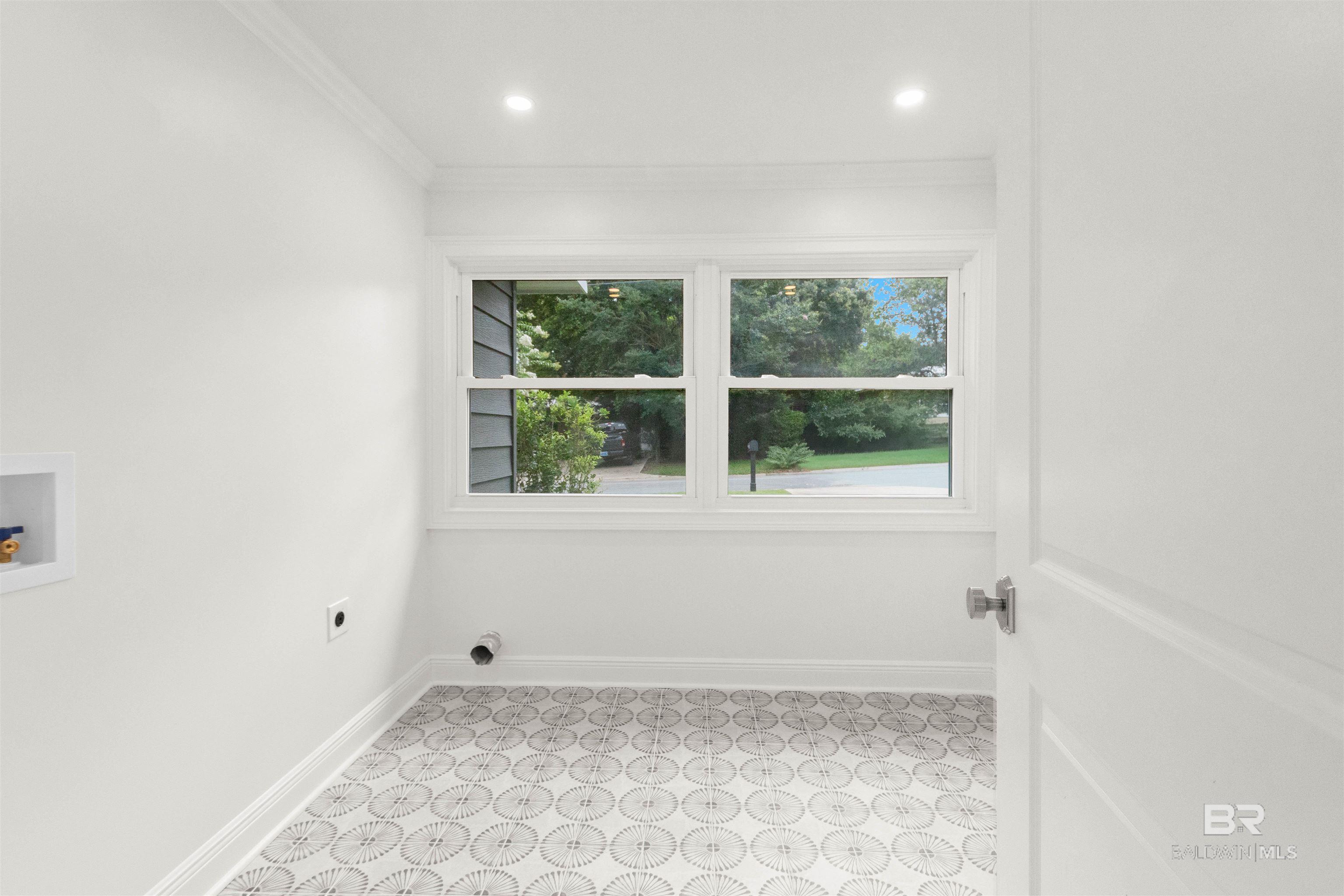 https://zimg.paragon.ice.com/ParagonImages/Property/PG/BCAR/394617/59/0/0/58544d96c23cc16762980366263517e0/7/d49ad55379c75592c78c033718b4785f/394617-0a24b0a5-d0da-4cf9-88d3-36334c799794.JPG