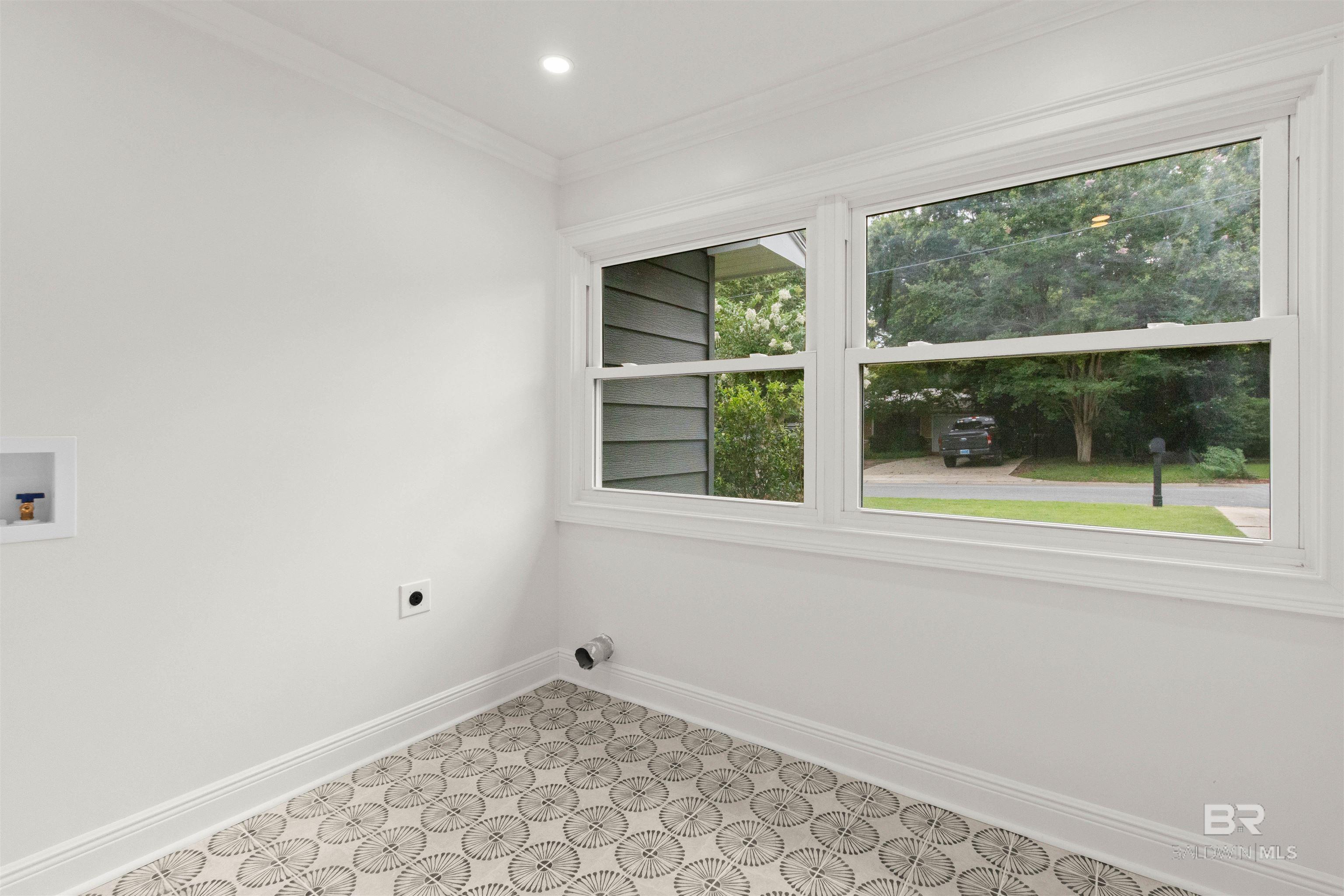https://zimg.paragon.ice.com/ParagonImages/Property/PG/BCAR/394617/60/0/0/2a5e5ce3e53b0e81c1b76e5288927d3b/7/d49ad55379c75592c78c033718b4785f/394617-bbb75e1e-fd6a-4b30-b792-725f6be91f3d.JPG