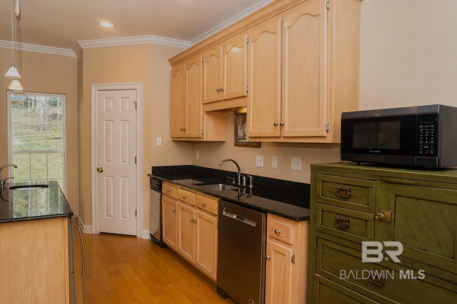 https://zimg.paragon.ice.com/ParagonImages/Property/PG/BCAR/394759/5/0/0/3ec93e01e132c633c81c3333f53c52ce/7/ef46769d3f4c5cd4b275bee6f0535e65/394759-8f4b6905-b39a-41e3-a020-4d96c5441a29.JPG
