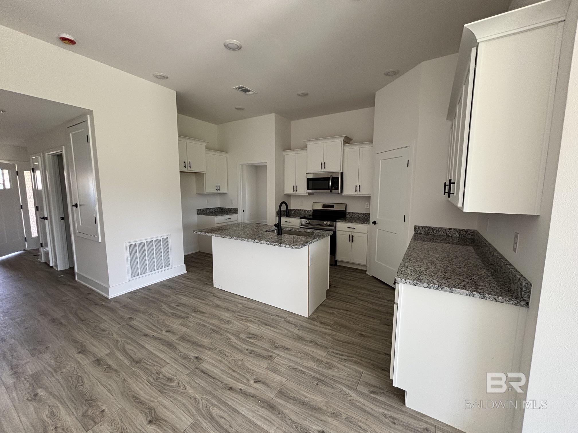https://zimg.paragon.ice.com/ParagonImages/Property/PG/BCAR/394782/1/0/0/374c98fa0688241da6fe9ff03c1ea099/7/781a3579dc6e2c202c51da0469f601d3/394782-c508415d-1988-4e7c-b6e6-483dfb506b33.JPG