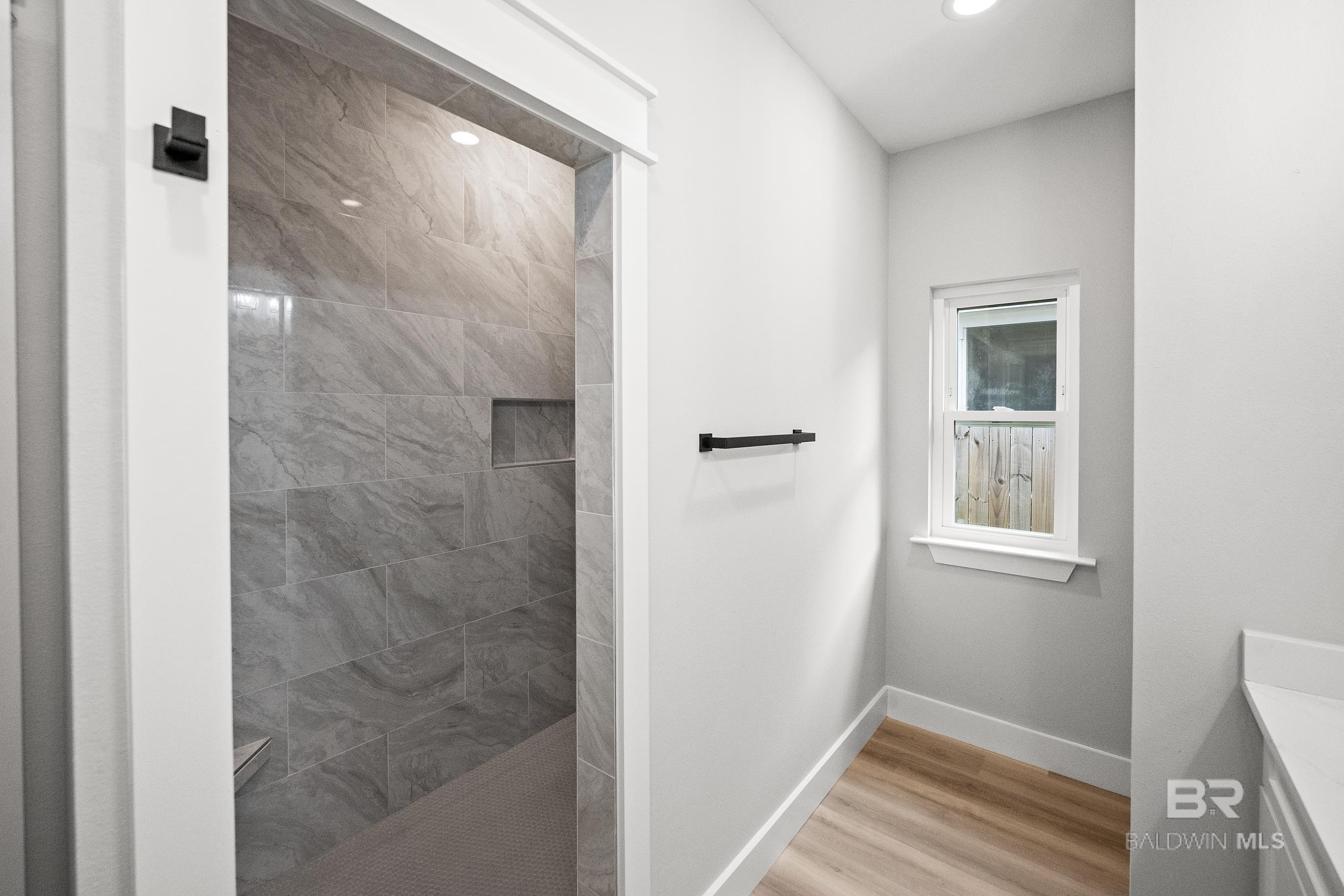 https://zimg.paragon.ice.com/ParagonImages/Property/PG/BCAR/394795/16/0/0/f68e5ef6953026635ffb3ca864a65eed/7/2cb406ee40d13fbe8bdc4f6f24e4c5e8/394795-5a092ccf-b606-40c1-9acb-c0f41e9aaa5a.JPG