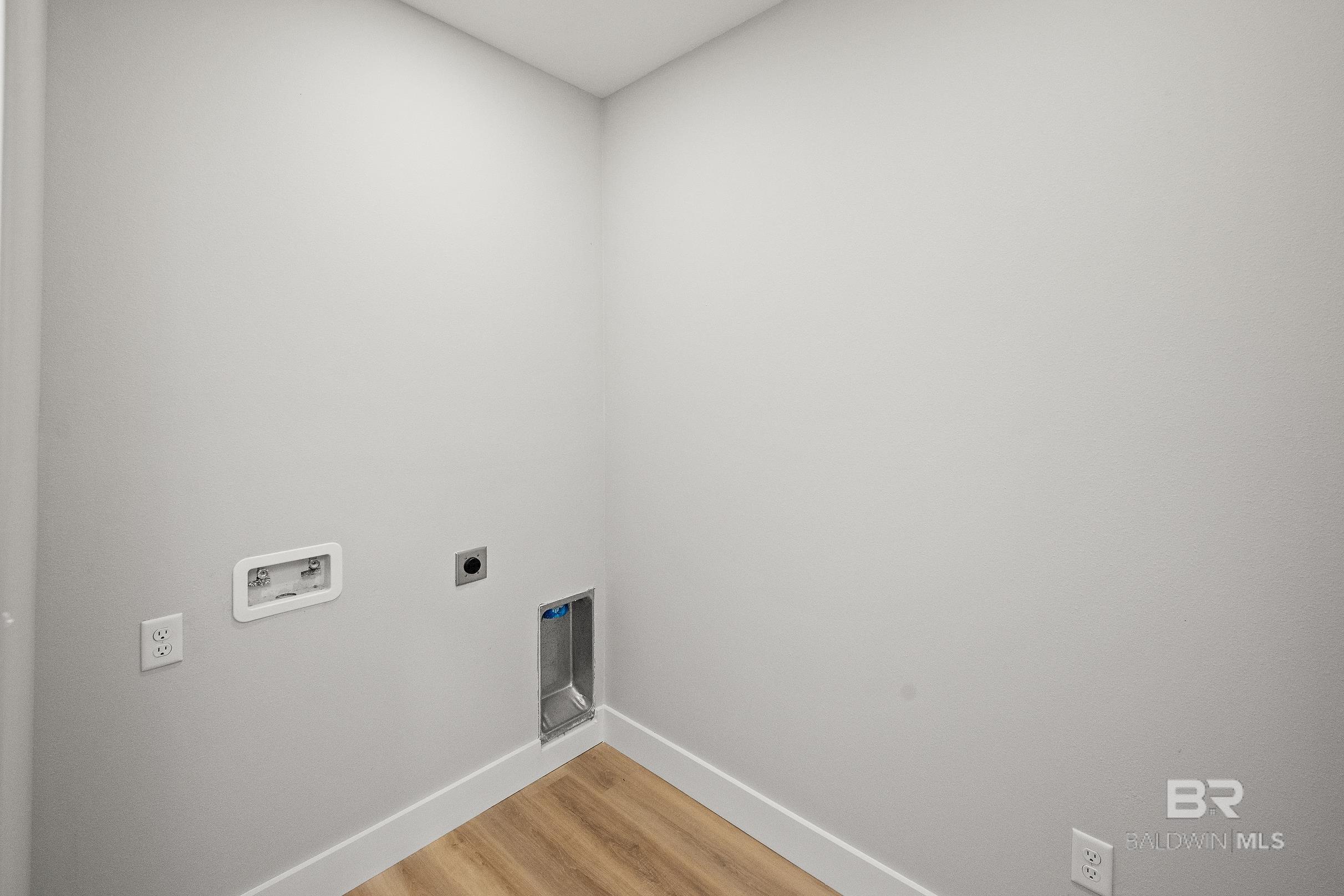 https://zimg.paragon.ice.com/ParagonImages/Property/PG/BCAR/394795/23/0/0/5642f3d345e84be32a930df262241aa3/7/2cb406ee40d13fbe8bdc4f6f24e4c5e8/394795-261e6e4a-b254-4447-9510-56cf58e6ed48.JPG