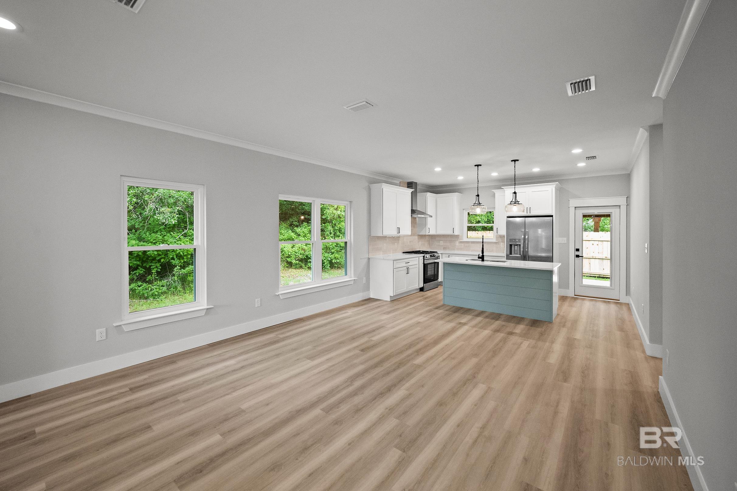 https://zimg.paragon.ice.com/ParagonImages/Property/PG/BCAR/394795/5/0/0/0d57c177b1b06efc7305777966e1ac5e/7/2cb406ee40d13fbe8bdc4f6f24e4c5e8/394795-09cd428d-25b8-445e-8222-9cf078183894.JPG