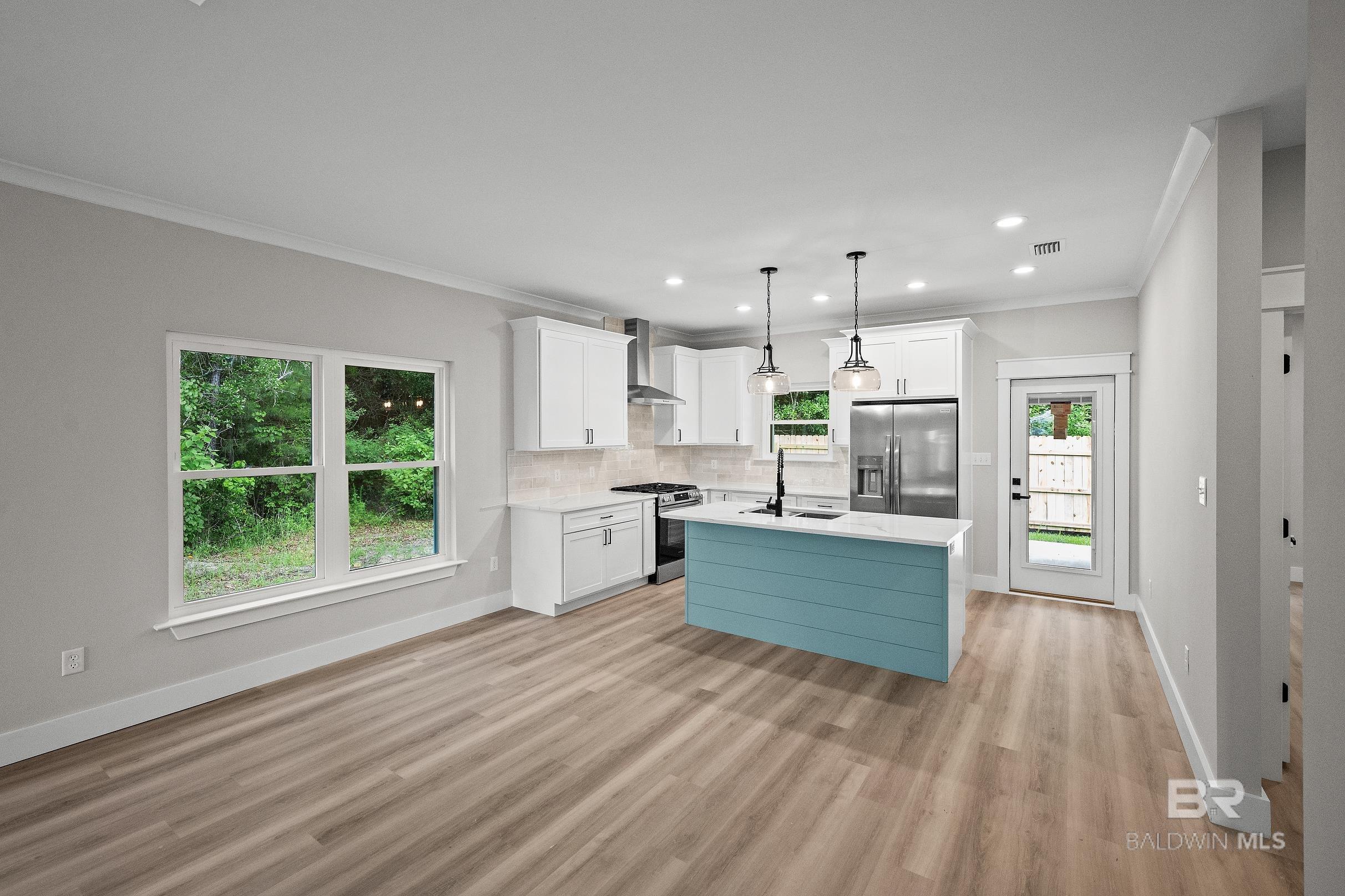https://zimg.paragon.ice.com/ParagonImages/Property/PG/BCAR/394795/6/0/0/38f99f215c6523e3150fa009b102bc3e/7/2cb406ee40d13fbe8bdc4f6f24e4c5e8/394795-484029e7-06c9-4ab3-96b1-84b899f0e85b.JPG