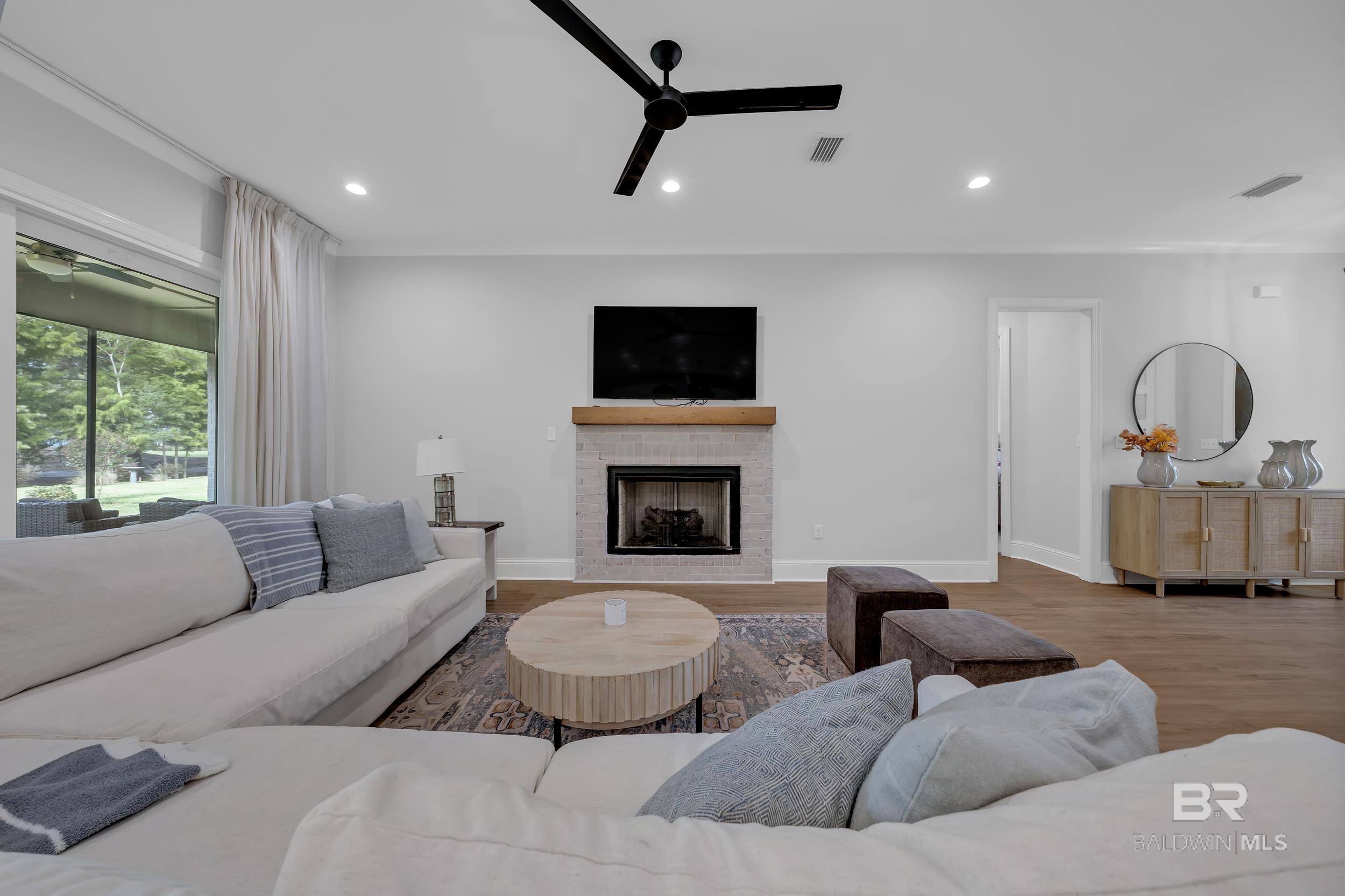 21081 Live Oak Circle, Gulf Shores, AL, 36542