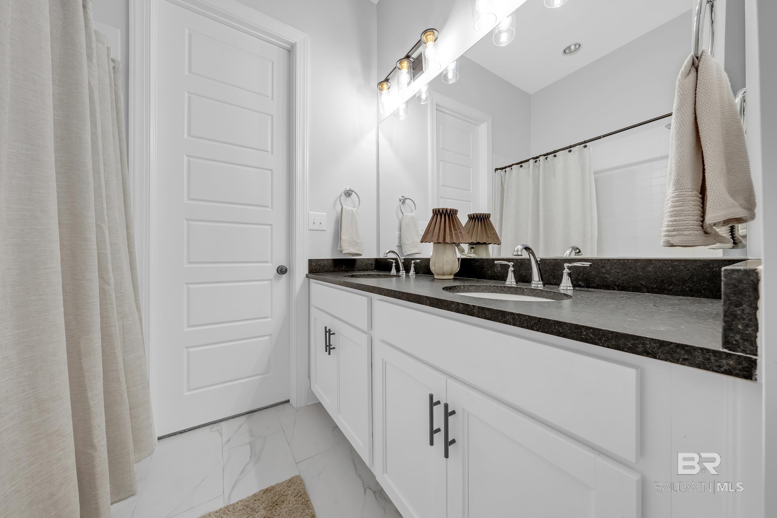 21081 Live Oak Circle, Gulf Shores, AL, 36542