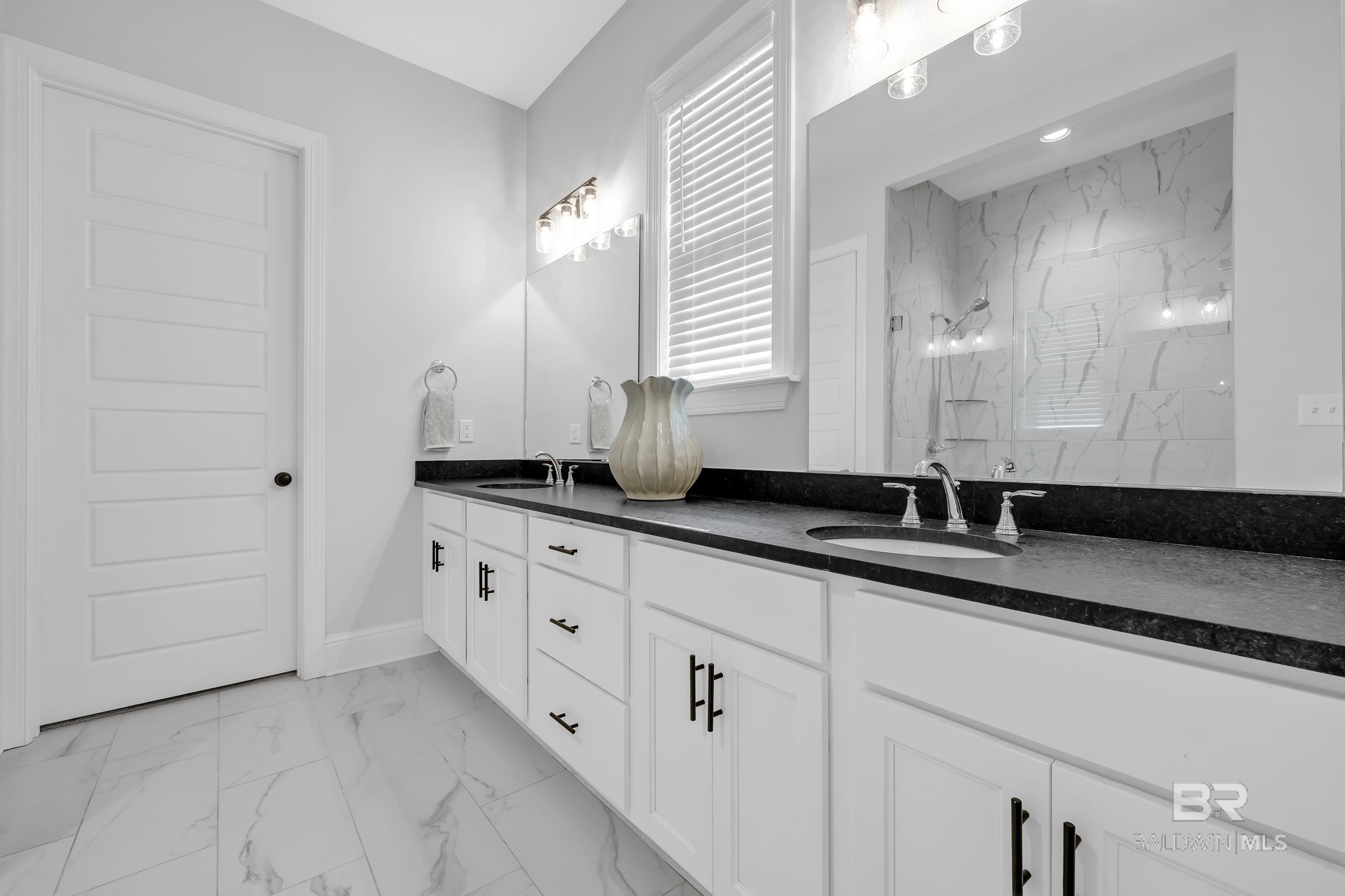 21081 Live Oak Circle, Gulf Shores, AL, 36542