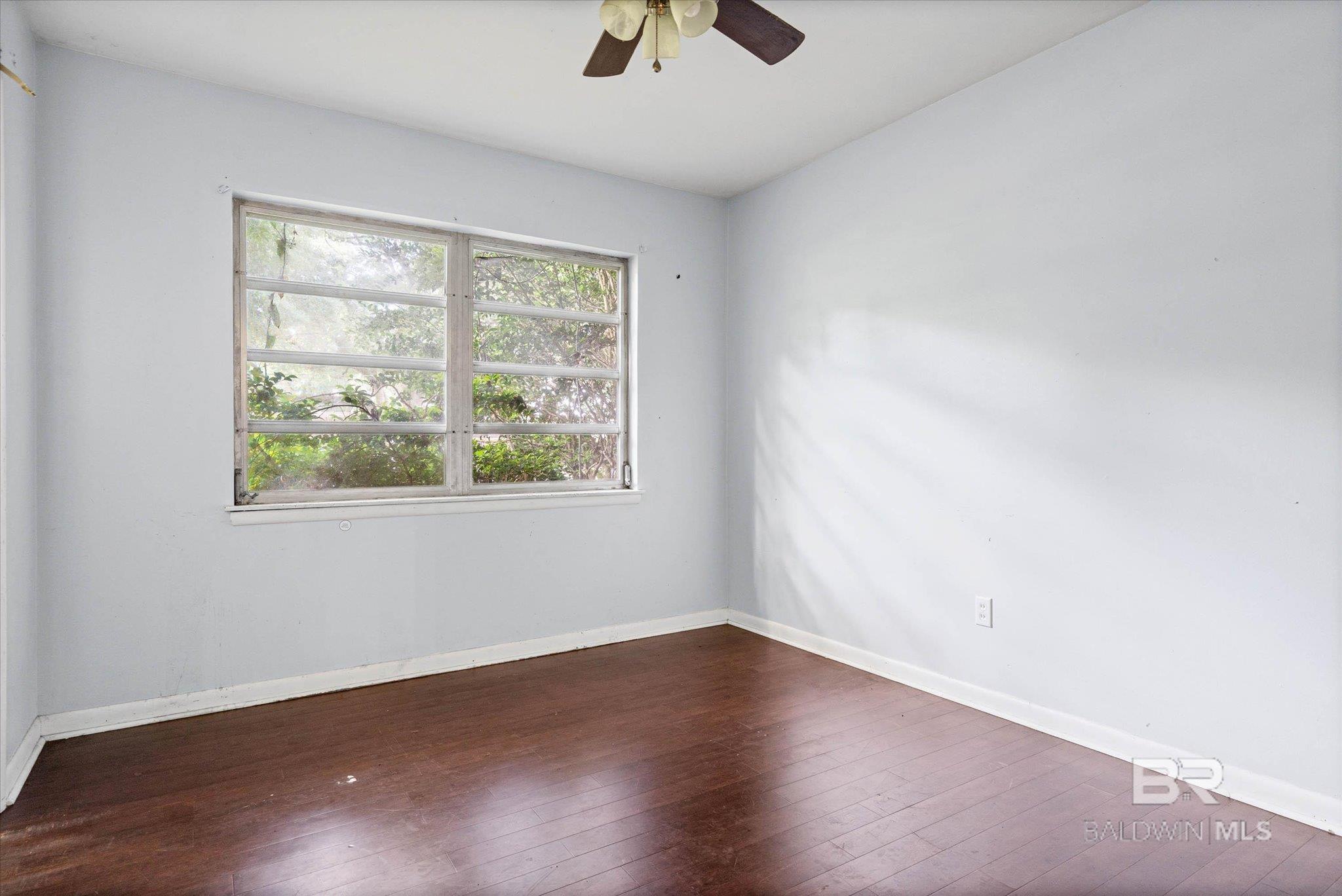 https://zimg.paragon.ice.com/ParagonImages/Property/PG/BCAR/395037/13/0/0/14f9ff2408cd54402eca6869a5885c2a/7/4b271ca8911cb6cda45f3a62db5fe98d/395037-8eab8c03-2c85-4a5d-a750-92574b20f234.JPG
