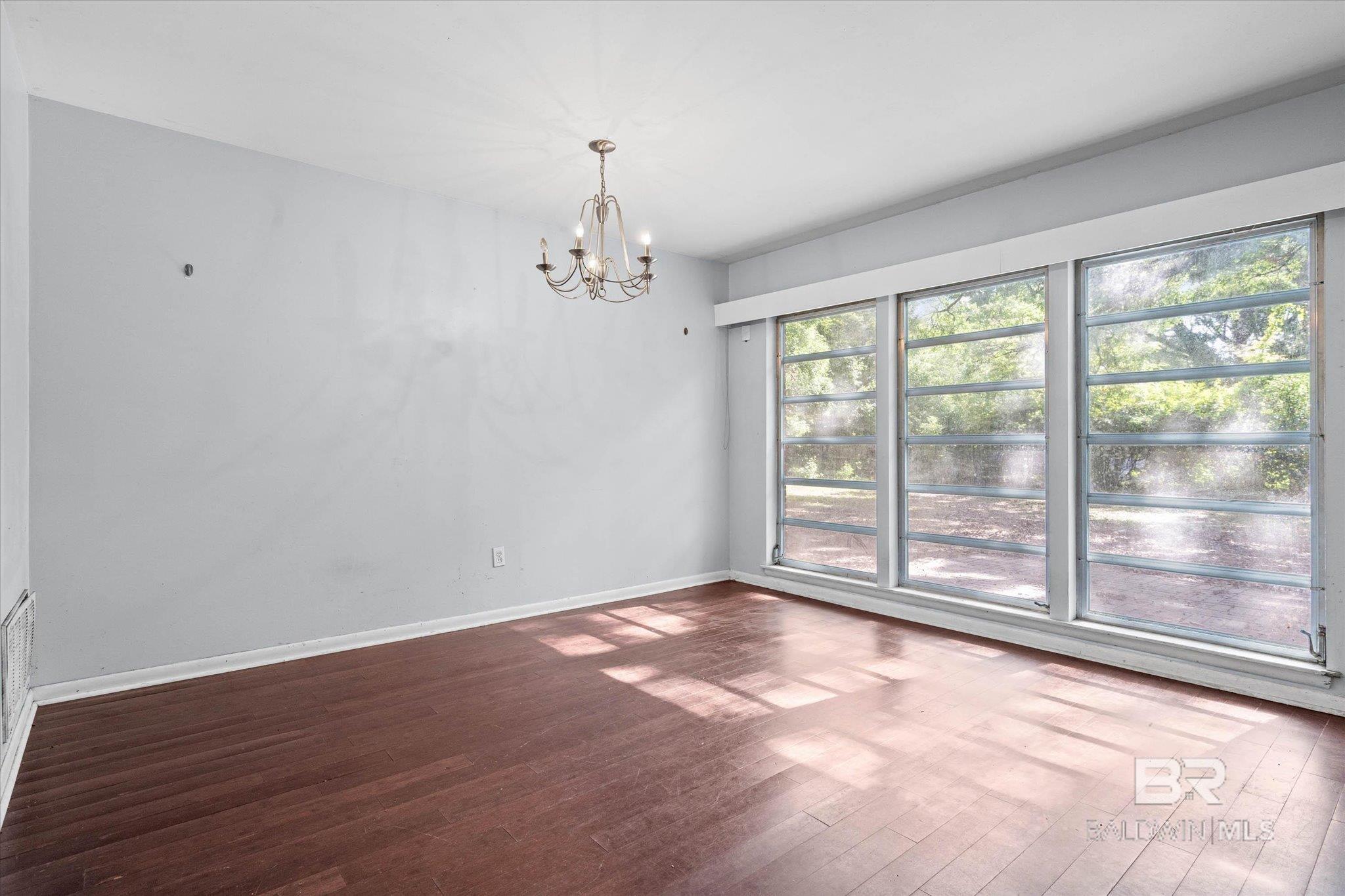 https://zimg.paragon.ice.com/ParagonImages/Property/PG/BCAR/395037/6/0/0/9b72c7e12280cb0b5b1d89f00fafcb63/7/4b271ca8911cb6cda45f3a62db5fe98d/395037-7caf2629-567f-4dcd-961d-7063d529d241.JPG