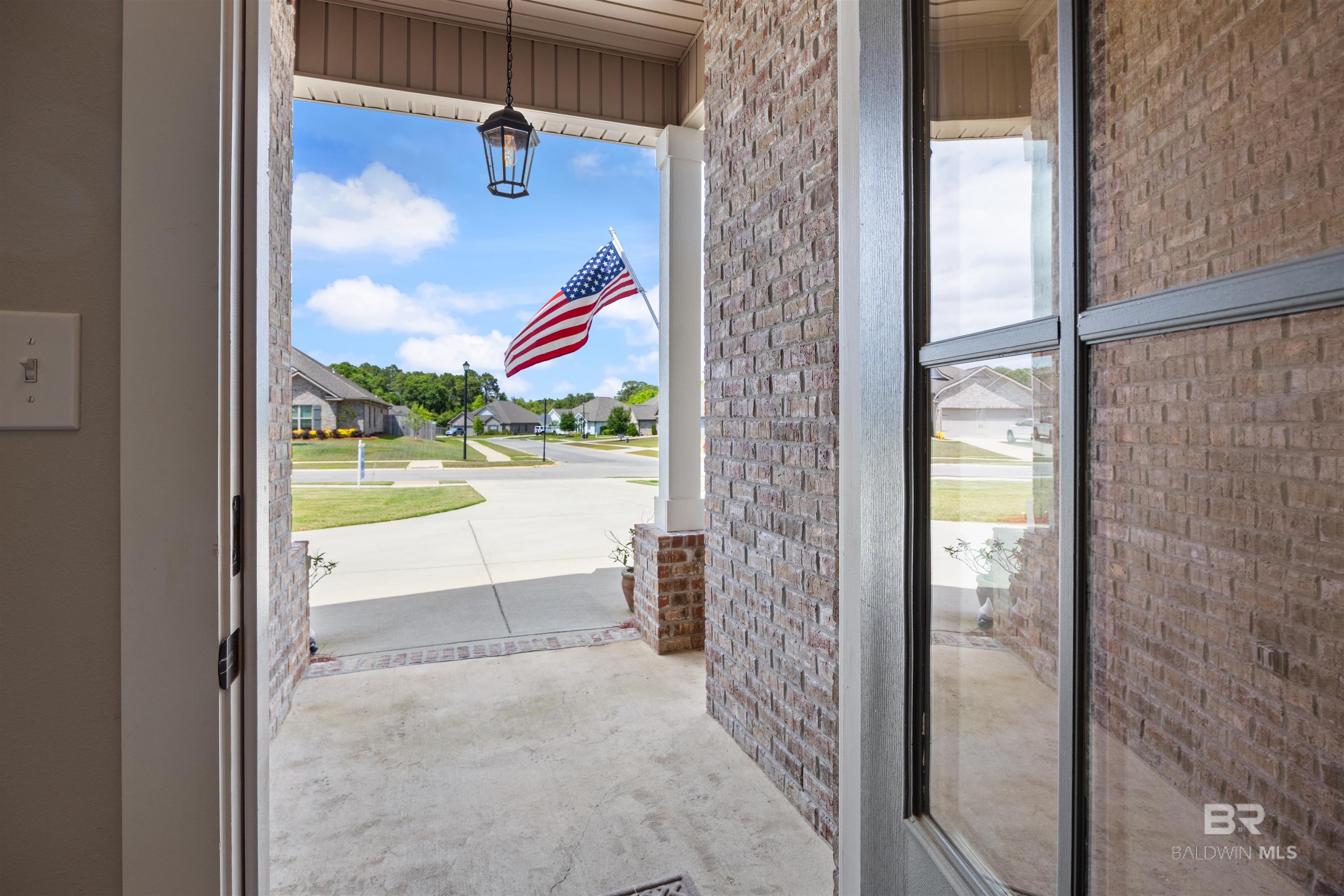 https://zimg.paragon.ice.com/ParagonImages/Property/PG/BCAR/395056/10/0/0/e09ceec512f852fa8112dcaa81c8f5a0/7/230f4ad7e3eb43330c52b01f63f7ff17/395056-28448c2c-8c90-4741-85df-0a1a458fdea7.JPG