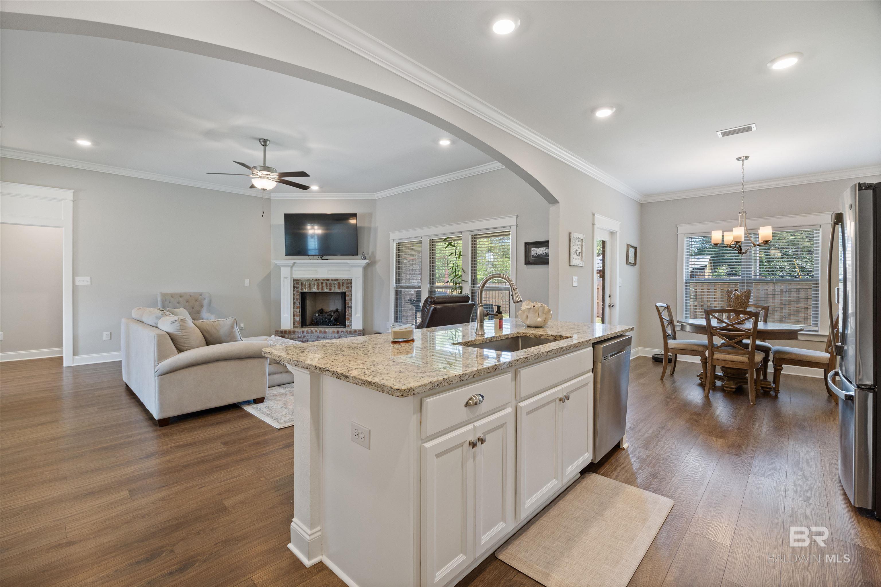 https://zimg.paragon.ice.com/ParagonImages/Property/PG/BCAR/395056/22/0/0/05231af7800f19949600e6d1dd7cea29/7/230f4ad7e3eb43330c52b01f63f7ff17/395056-441363a9-b0e0-4d85-b522-e81499167490.JPG