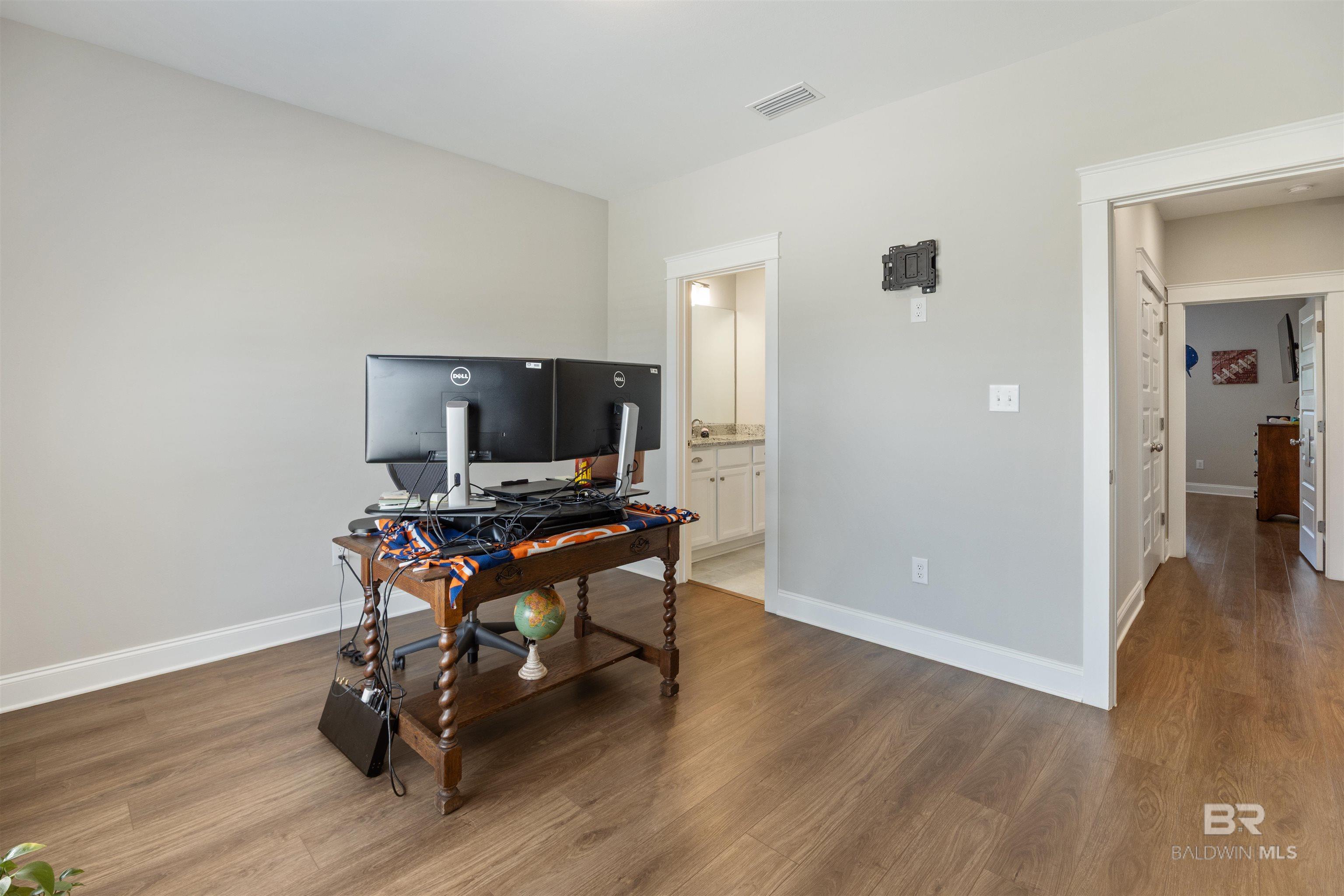 https://zimg.paragon.ice.com/ParagonImages/Property/PG/BCAR/395056/40/0/0/82e60f97fb361fb5d72d3444e7349bad/7/230f4ad7e3eb43330c52b01f63f7ff17/395056-3263f7be-e905-4b8f-b785-3c93af2dd537.JPG