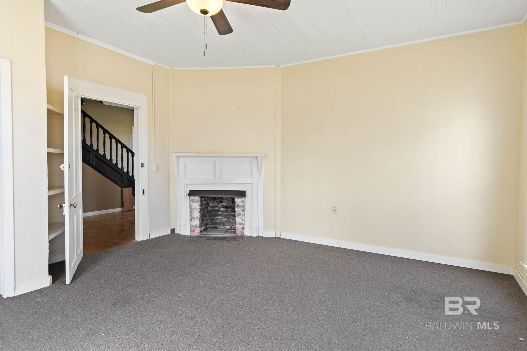 https://zimg.paragon.ice.com/ParagonImages/Property/PG/BCAR/395114/18/0/0/b3af2bbea194a4be1b5ad57274b6a280/7/ab0661a6e4ab1903788d7193aebb6b16/395114-2bf2dc61-5370-43e1-b6f9-7159102d6c3a.JPG
