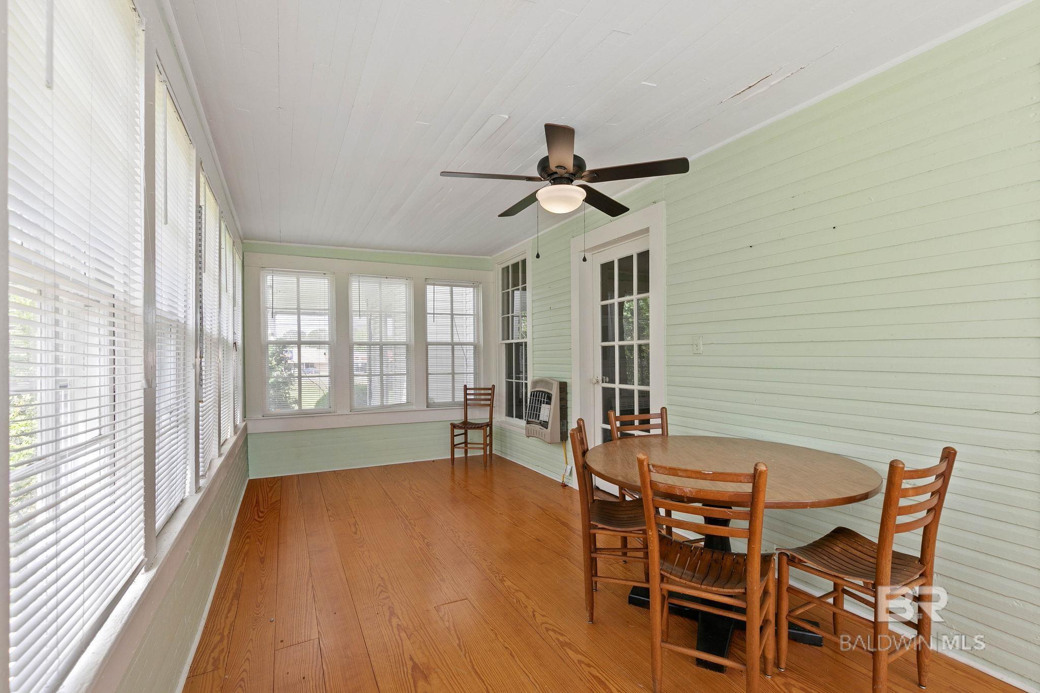 https://zimg.paragon.ice.com/ParagonImages/Property/PG/BCAR/395114/26/0/0/6a40fbf582ac45ad7577c3b700cfda62/7/ab0661a6e4ab1903788d7193aebb6b16/395114-2a37bb93-882e-4d49-8bdd-337f1fd93caa.JPG