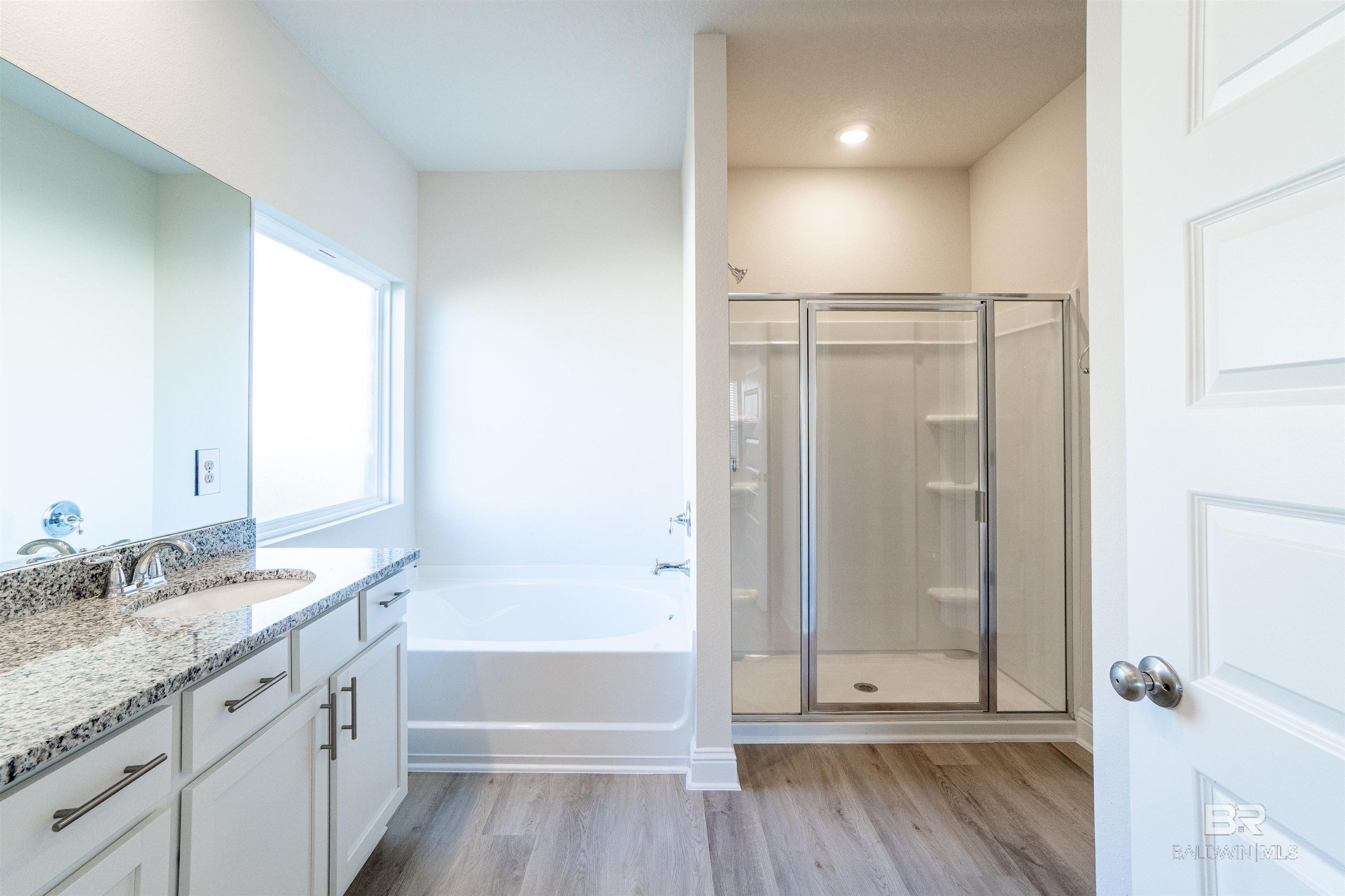 https://zimg.paragon.ice.com/ParagonImages/Property/PG/BCAR/395129/15/0/0/4d451961de2ba30bcfa596614882a248/7/94b61fd71109b35bed0516c56db93f6f/395129-e4871736-cde1-4058-9d2d-518114f7c195.JPG