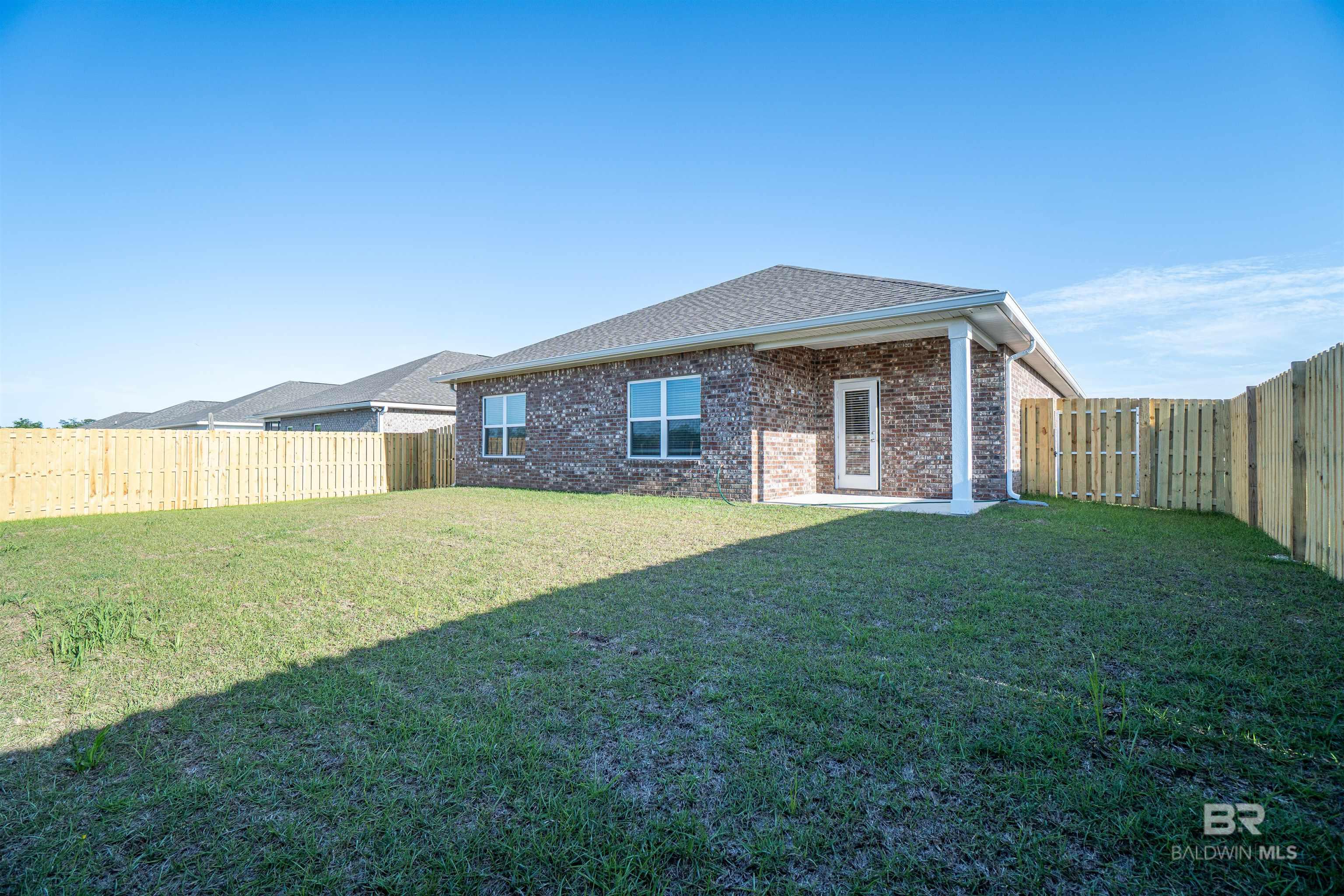 https://zimg.paragon.ice.com/ParagonImages/Property/PG/BCAR/395129/3/0/0/e6608b35453082408296d02063b4f532/7/94b61fd71109b35bed0516c56db93f6f/395129-8ec2916a-c564-4b00-afc9-4b2835e45165.JPG