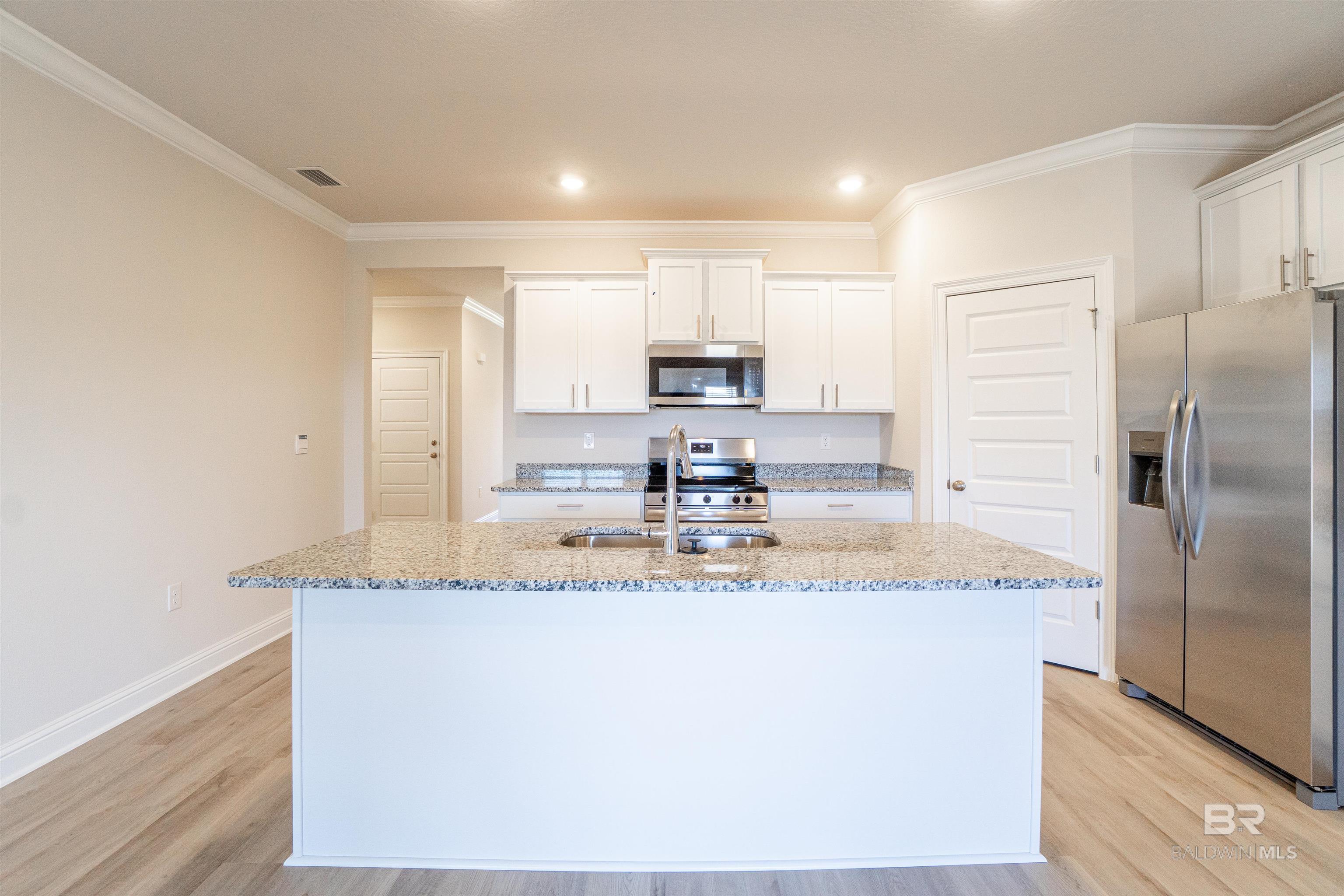 https://zimg.paragon.ice.com/ParagonImages/Property/PG/BCAR/395129/5/0/0/cf4be1f1a147165732f81a79dfb8ac18/7/94b61fd71109b35bed0516c56db93f6f/395129-914a9b81-38c4-4b72-ade0-8621606e214e.JPG