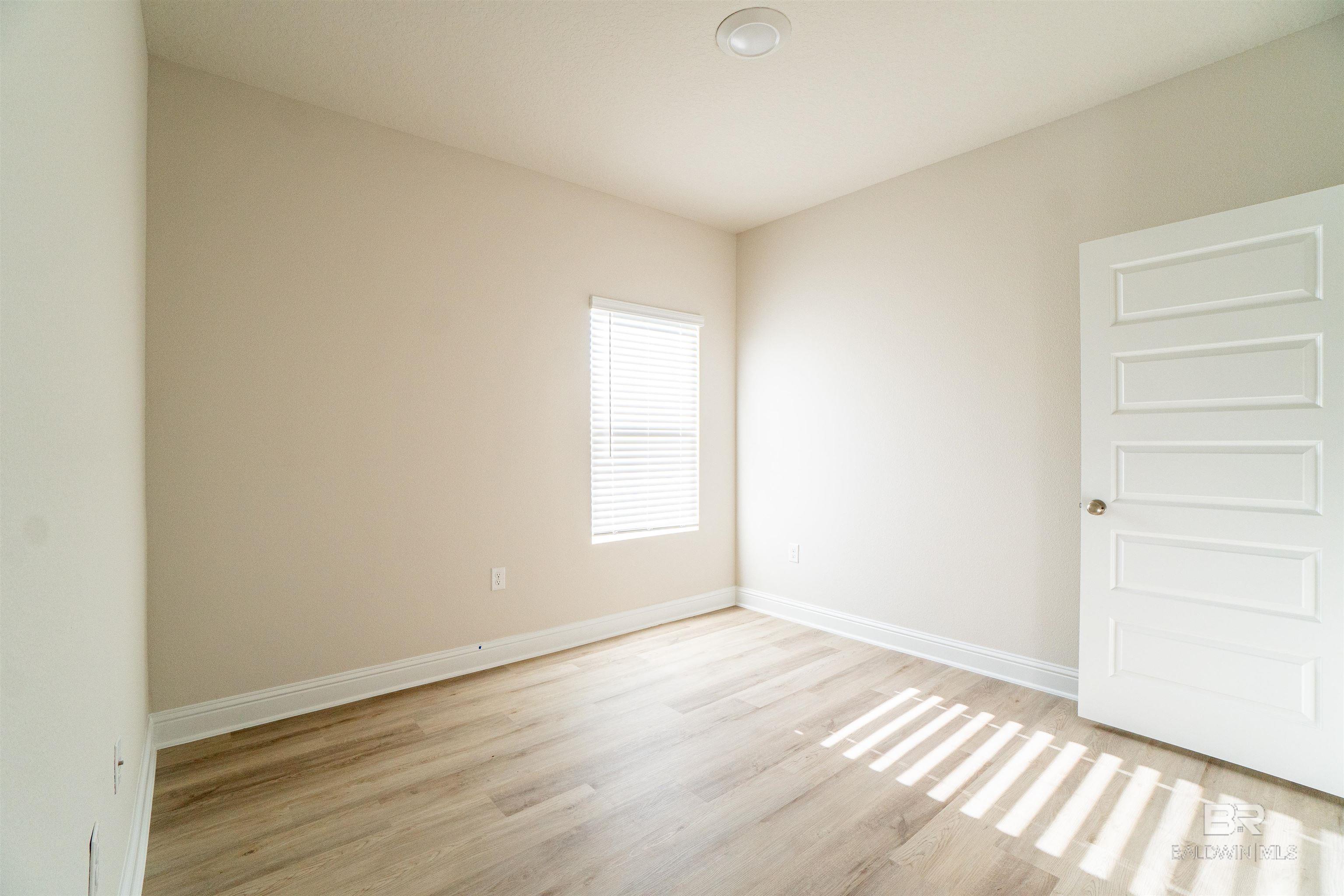 https://zimg.paragon.ice.com/ParagonImages/Property/PG/BCAR/395129/7/0/0/96a502cd9fa71718330ebce84e925dec/7/94b61fd71109b35bed0516c56db93f6f/395129-9a48490b-8106-4c73-bb11-33ba8aeddb24.JPG