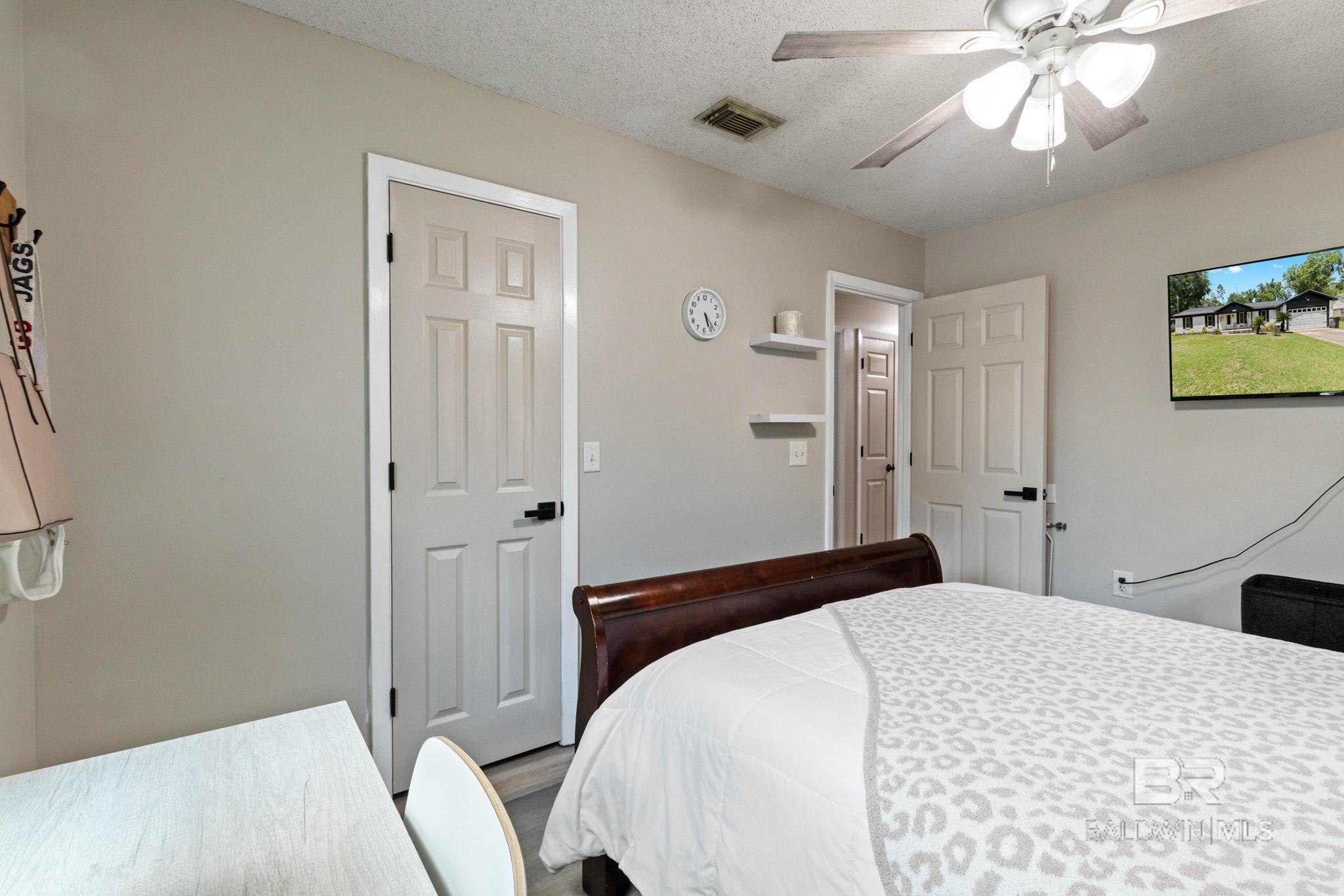 https://zimg.paragon.ice.com/ParagonImages/Property/PG/BCAR/395166/27/0/0/ce43baad1dd9a0abc2334e25ef40c88b/7/9826d04a114761b7b156f066d8ab8970/395166-a7e87181-701d-464e-adfd-c5281996d62f.JPG