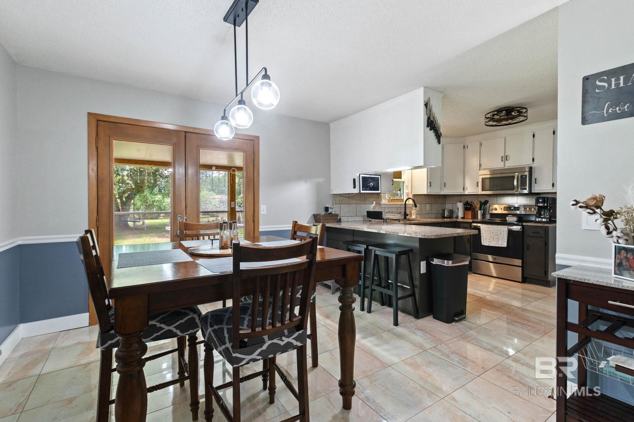 https://zimg.paragon.ice.com/ParagonImages/Property/PG/BCAR/395166/9/0/0/67686725ea616c57f063b788e66cae33/7/9826d04a114761b7b156f066d8ab8970/395166-573e6894-7de2-49c4-bb6e-9fe4593350da.JPG