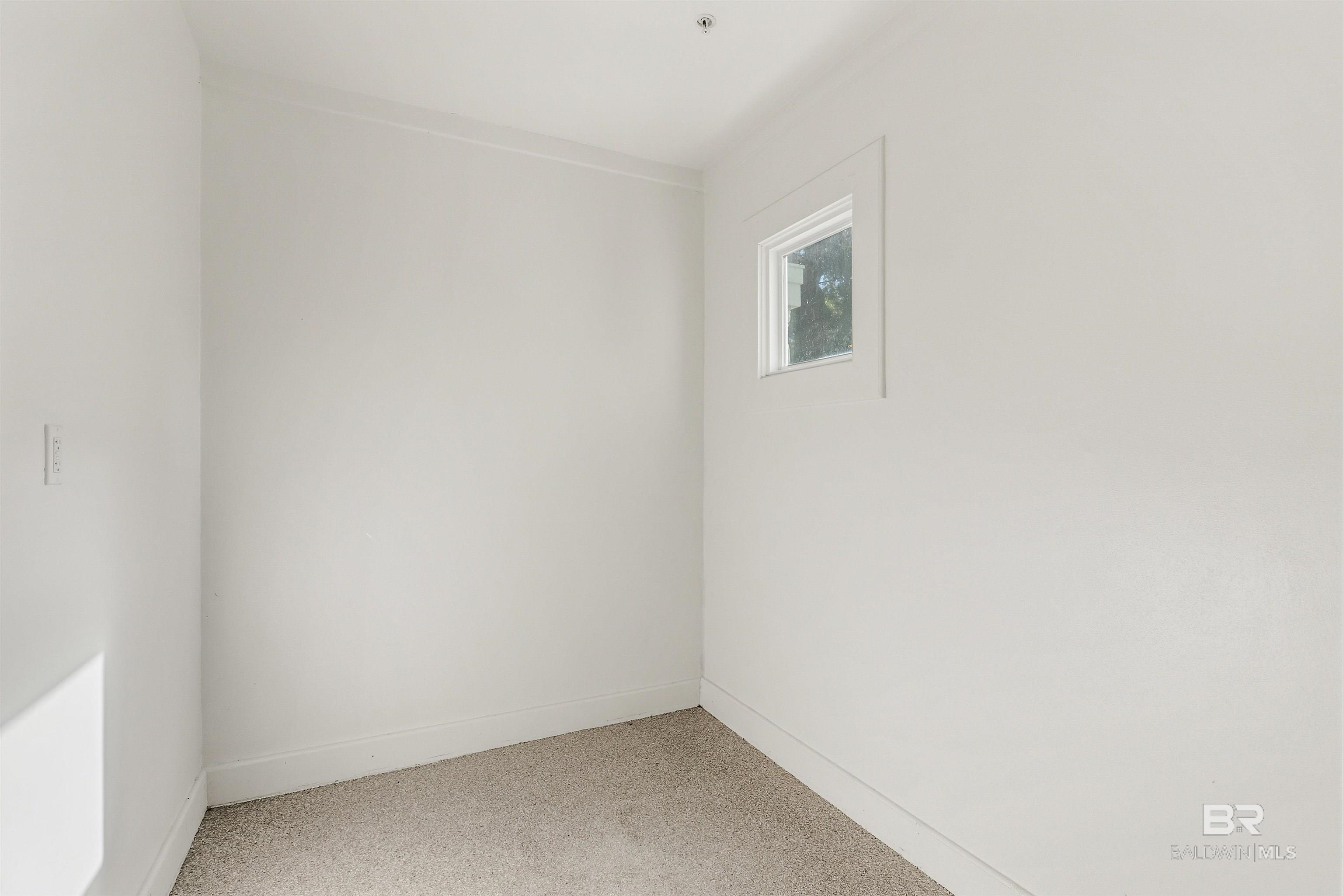 https://zimg.paragon.ice.com/ParagonImages/Property/PG/BCAR/395297/20/0/0/15544011bb3f29718f52339ef73c91b1/7/bb5ff257dca194e4a8b83f738066278c/395297-22444bb6-cda1-461f-bb51-a813c0ed73d5.JPG