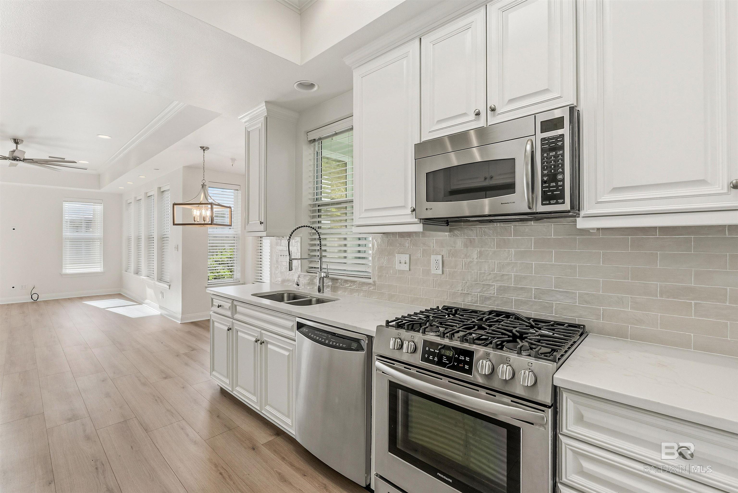 https://zimg.paragon.ice.com/ParagonImages/Property/PG/BCAR/395297/36/0/0/7e542367891a912770179083b5477e50/7/bb5ff257dca194e4a8b83f738066278c/395297-7662970b-a874-491e-b21e-97ef763e76d3.JPG