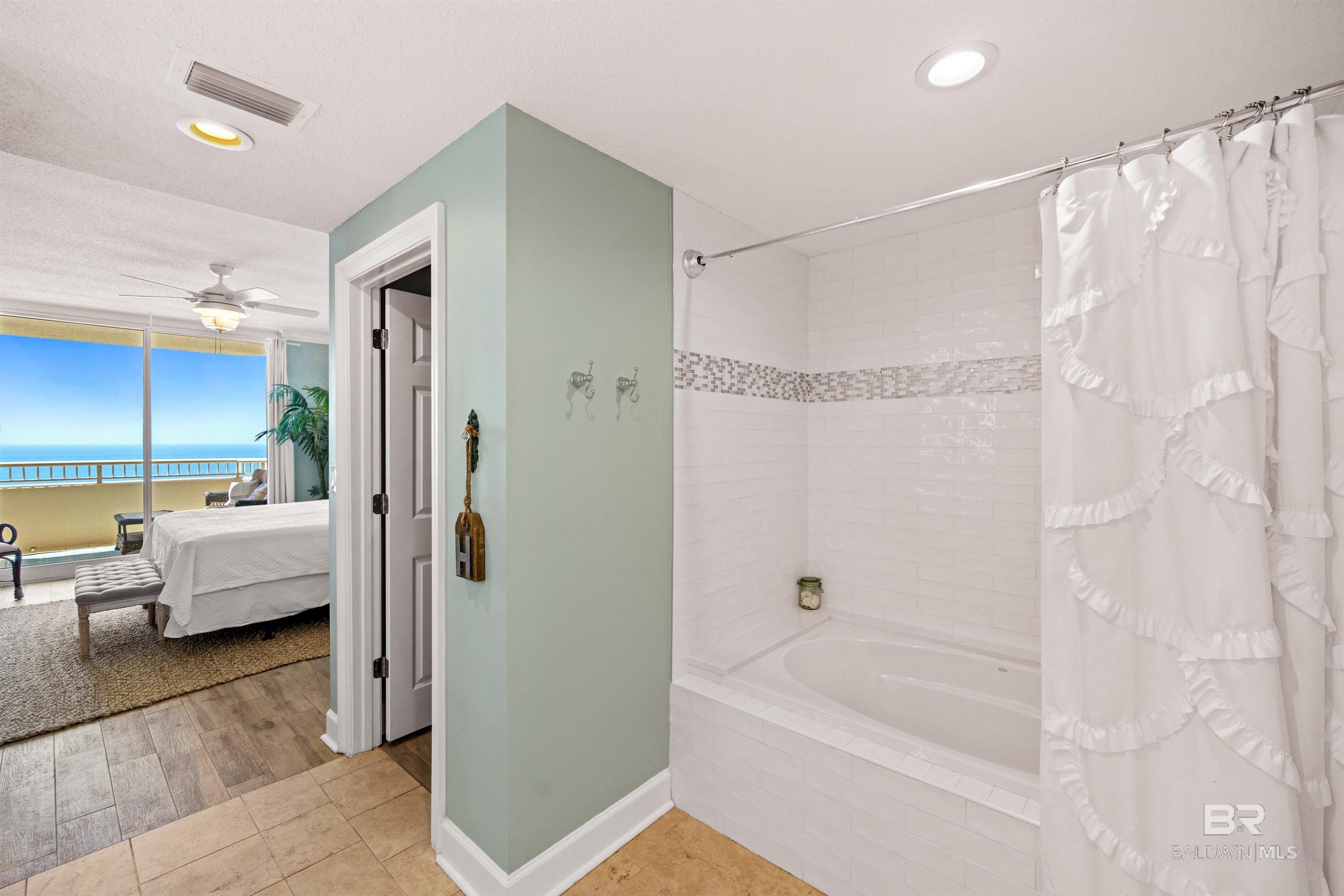 375 Beach Club Trail UNIT A1705, Gulf Shores, AL, 36542