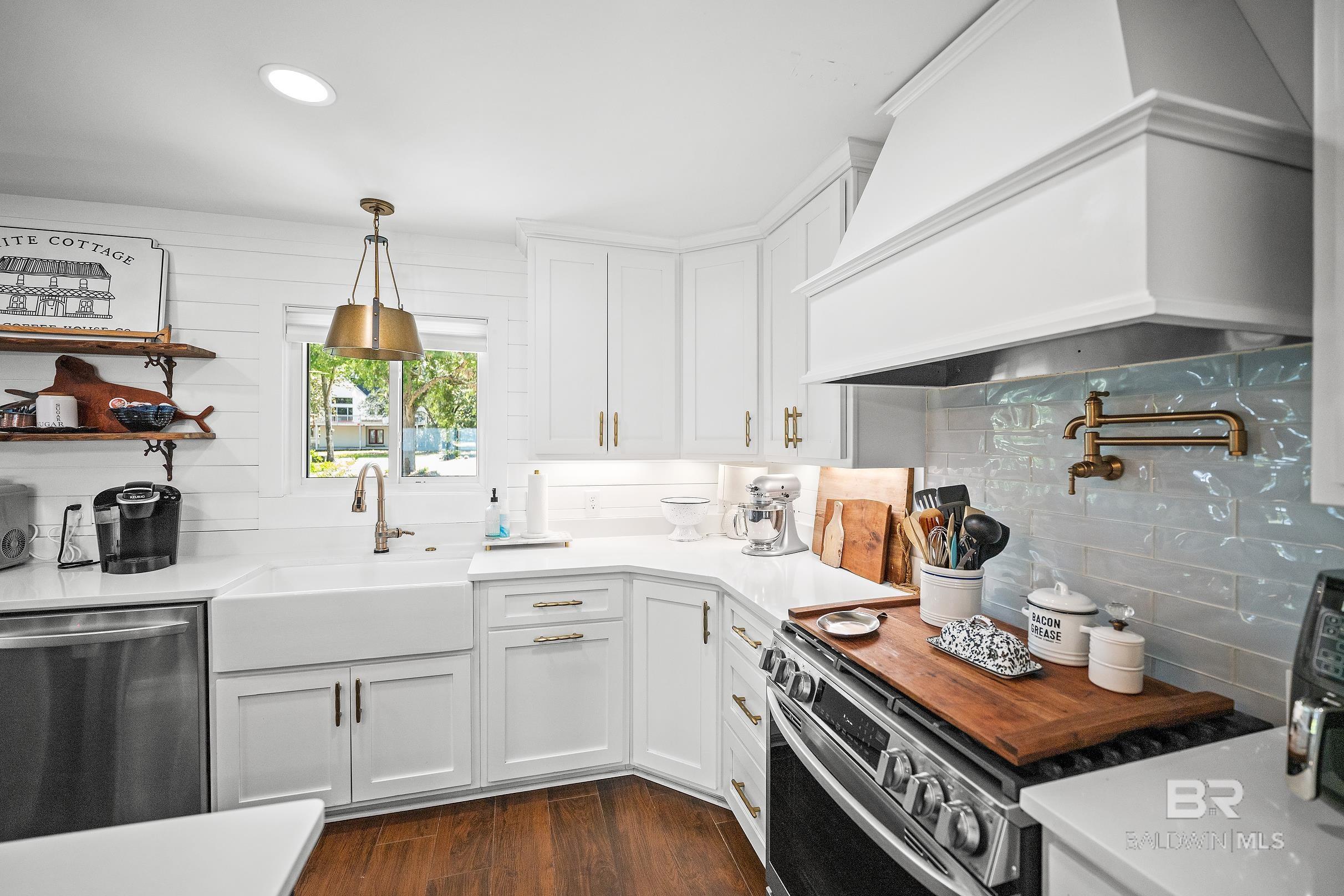 https://zimg.paragon.ice.com/ParagonImages/Property/PG/BCAR/395516/15/0/0/3f93f6aadbba8ab229f527b5c5ba442a/7/2ae8108fabed87a3803ce4abaf613807/395516-6c13677a-ff1a-40f9-93a6-9932afd3638e.JPG