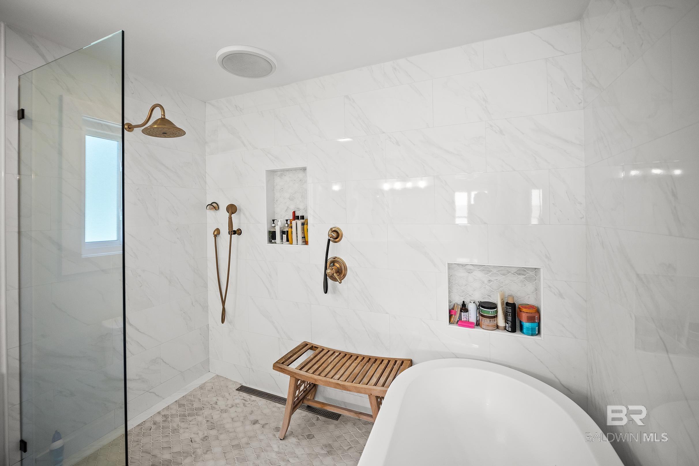 https://zimg.paragon.ice.com/ParagonImages/Property/PG/BCAR/395516/22/0/0/c4d9d44da412c0d1326bcadc8b380922/7/2ae8108fabed87a3803ce4abaf613807/395516-09f387a0-1a87-4df7-a306-38626cd256cb.JPG