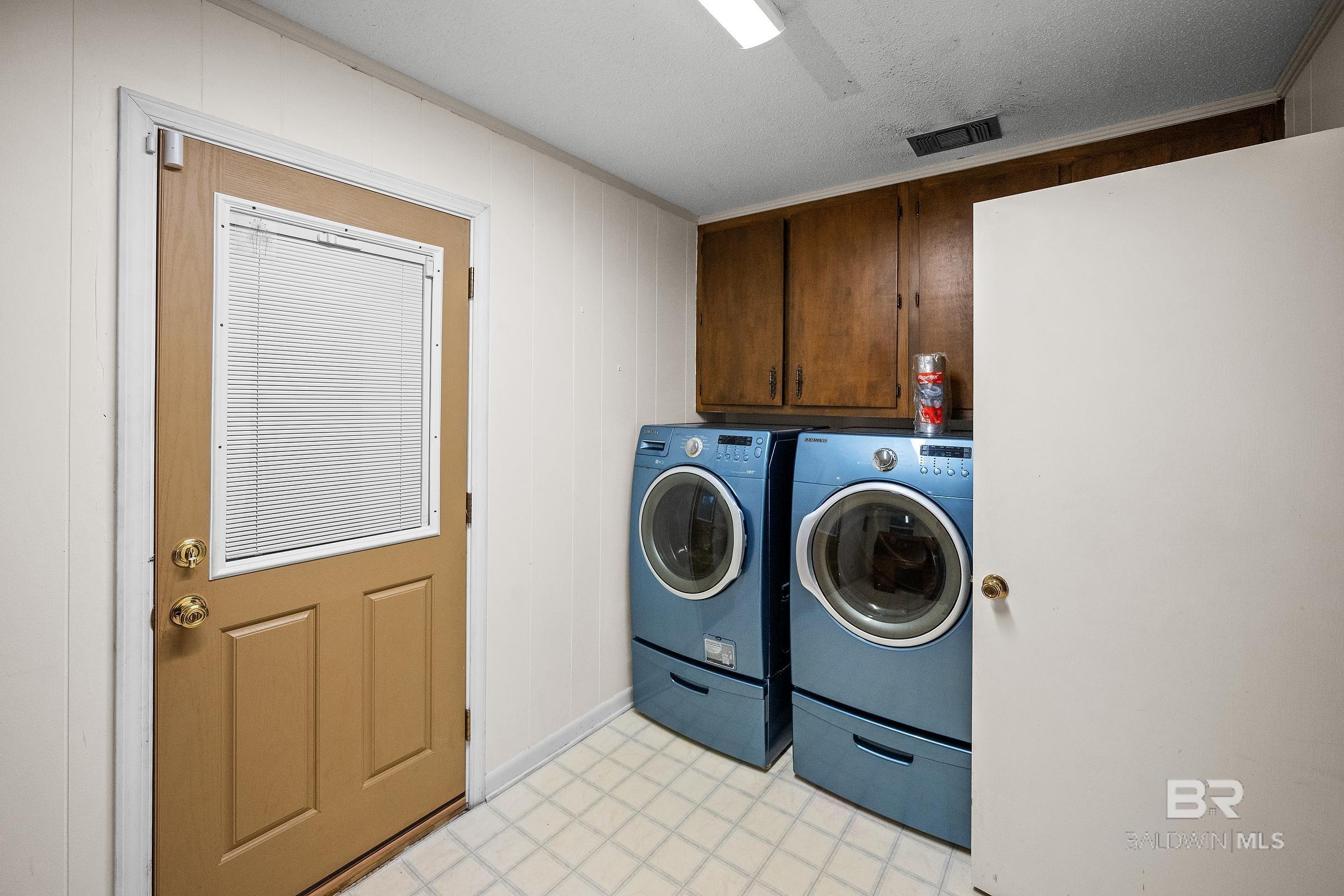 https://zimg.paragon.ice.com/ParagonImages/Property/PG/BCAR/395588/26/0/0/5c9c680b25f33727d60fe15fbd1f74d6/7/c65644306444078091ed5d986cd38a6a/395588-ab460da8-701c-4d36-bd92-7a24e1a5a90f.JPG
