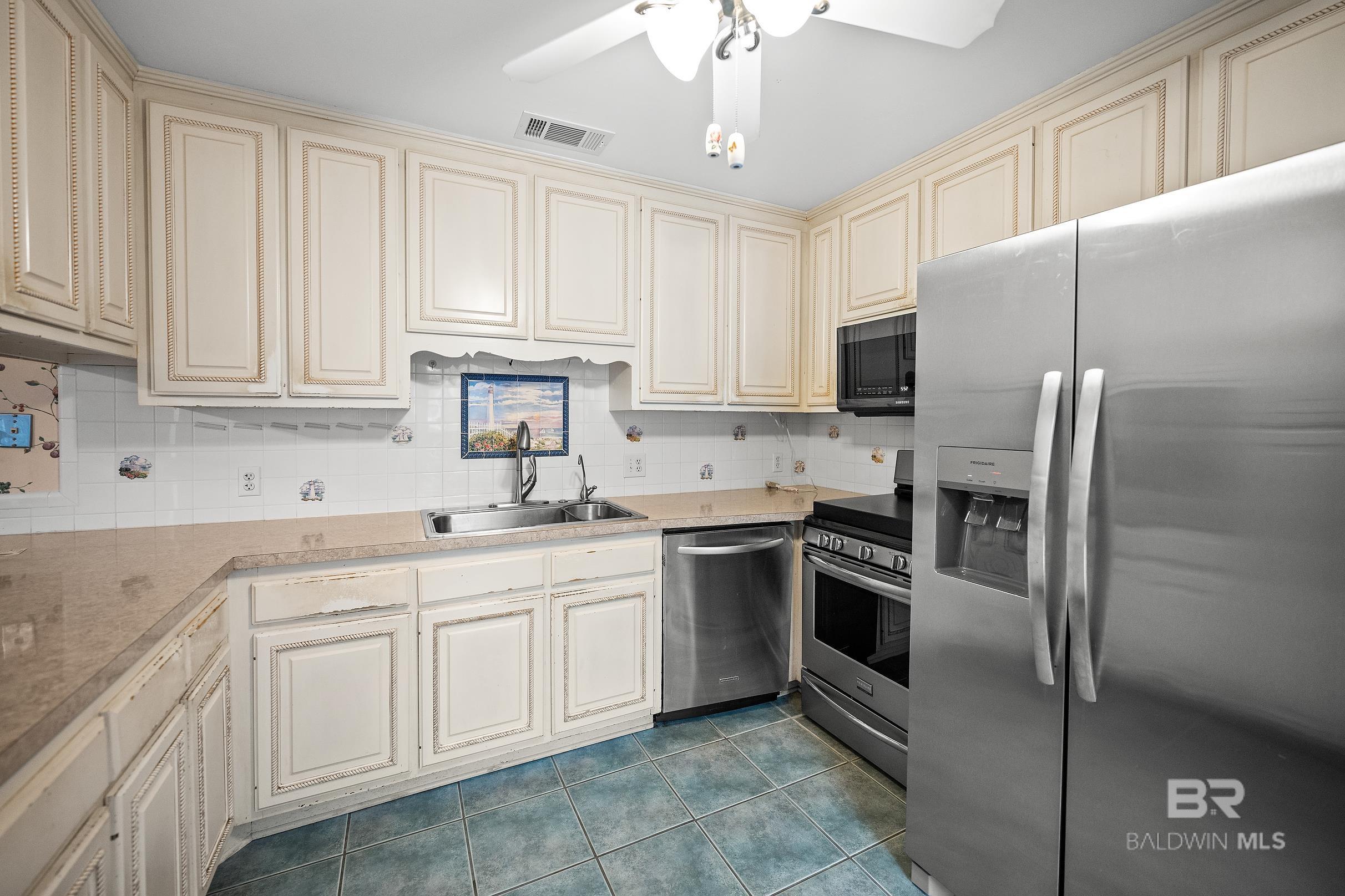 https://zimg.paragon.ice.com/ParagonImages/Property/PG/BCAR/395588/44/0/0/f14013b48127690e5cc7c59061b6c459/7/c65644306444078091ed5d986cd38a6a/395588-8858e300-a0bc-4ec1-9d57-2f2130f22a69.JPG