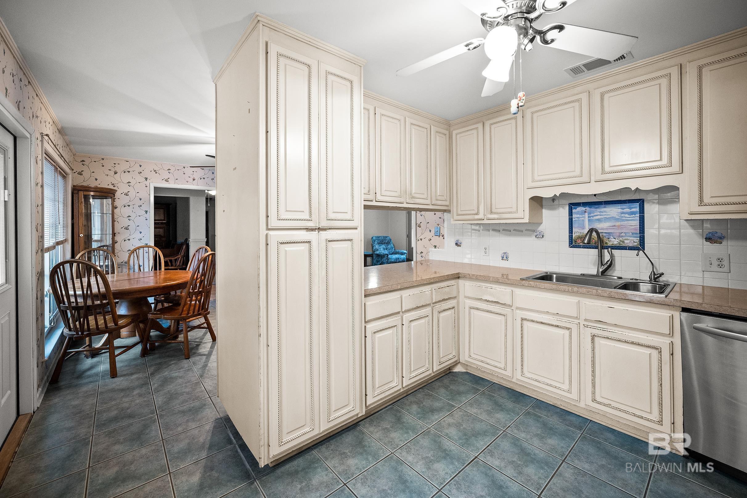 https://zimg.paragon.ice.com/ParagonImages/Property/PG/BCAR/395588/45/0/0/9ddafad2b6a335811e75f228763ecafa/7/c65644306444078091ed5d986cd38a6a/395588-8c252efe-80d7-4e85-9d2a-9e3aee808c18.JPG