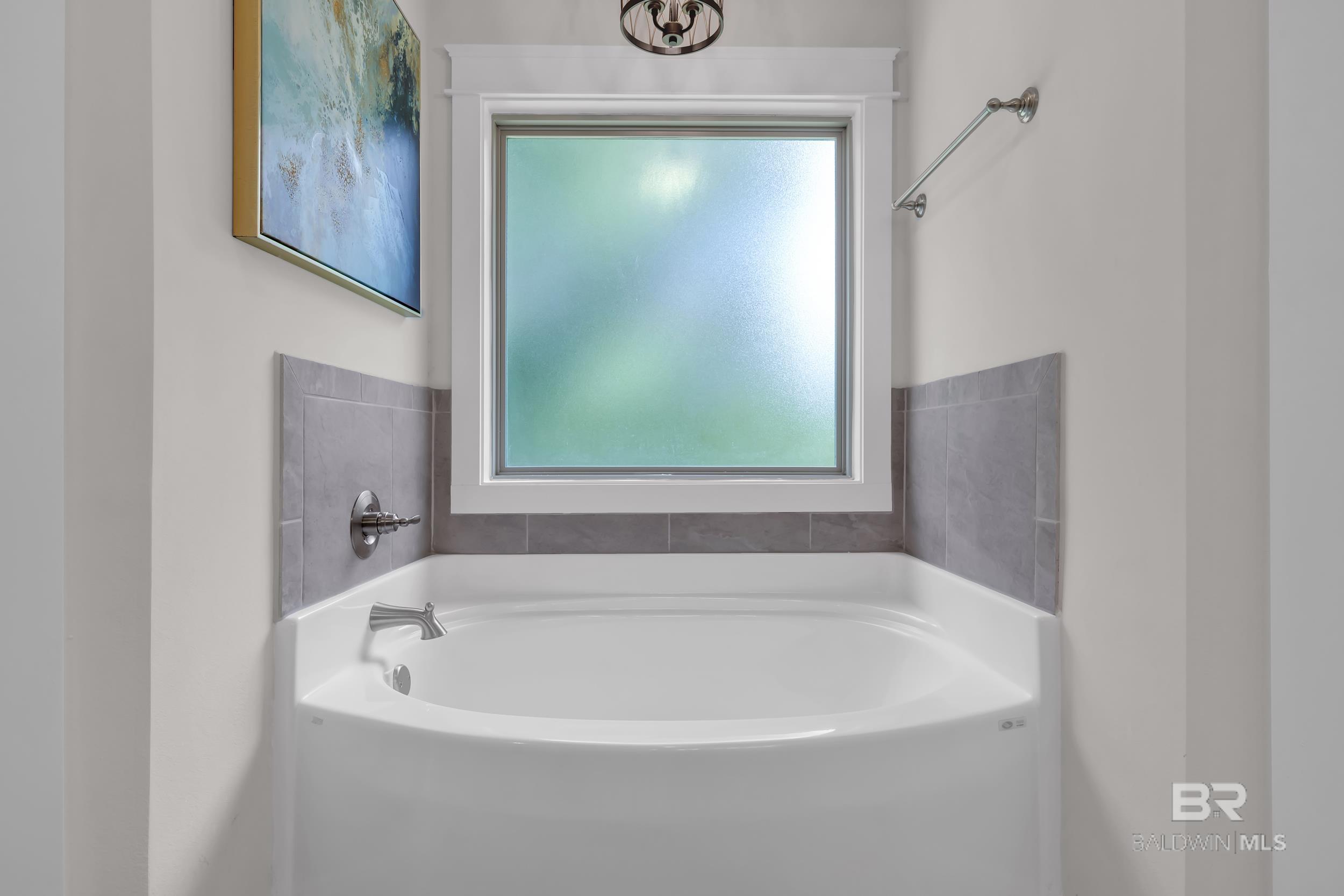 https://zimg.paragon.ice.com/ParagonImages/Property/PG/BCAR/395619/23/0/0/f1aeb81132f647e358ed60e7c915f267/7/bfcda28688a6e9c8226f0ccaf79524a5/395619-386cacbf-ded5-4ae2-9374-719b78390f63.JPG