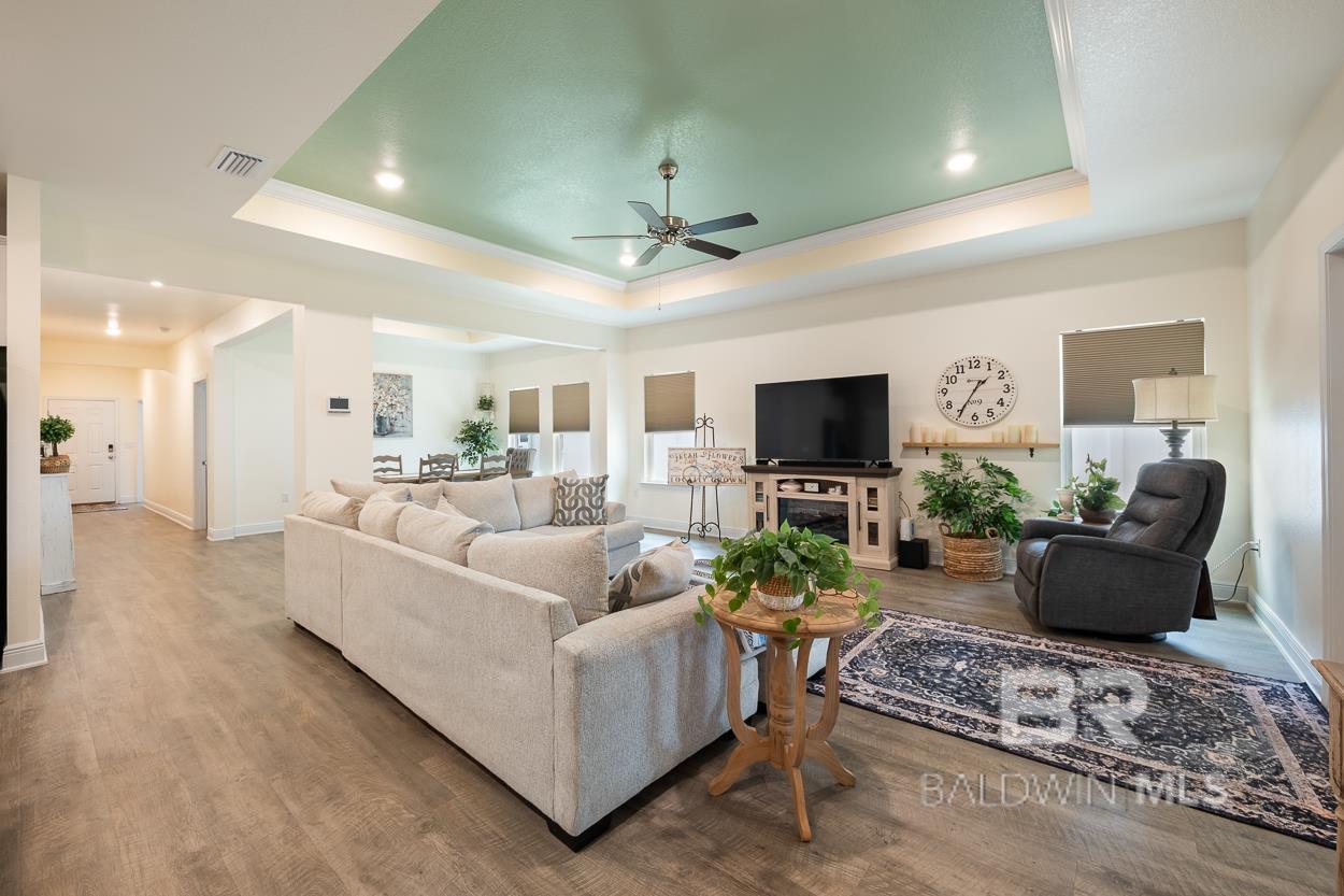 https://zimg.paragon.ice.com/ParagonImages/Property/PG/BCAR/395623/1/0/0/059c527aaa5990862d4861b069f560f1/7/c31951f5c8d7924bb9f0112e6368fef9/395623-92714a59-aa54-4625-b4ce-a78f1778c361.JPG