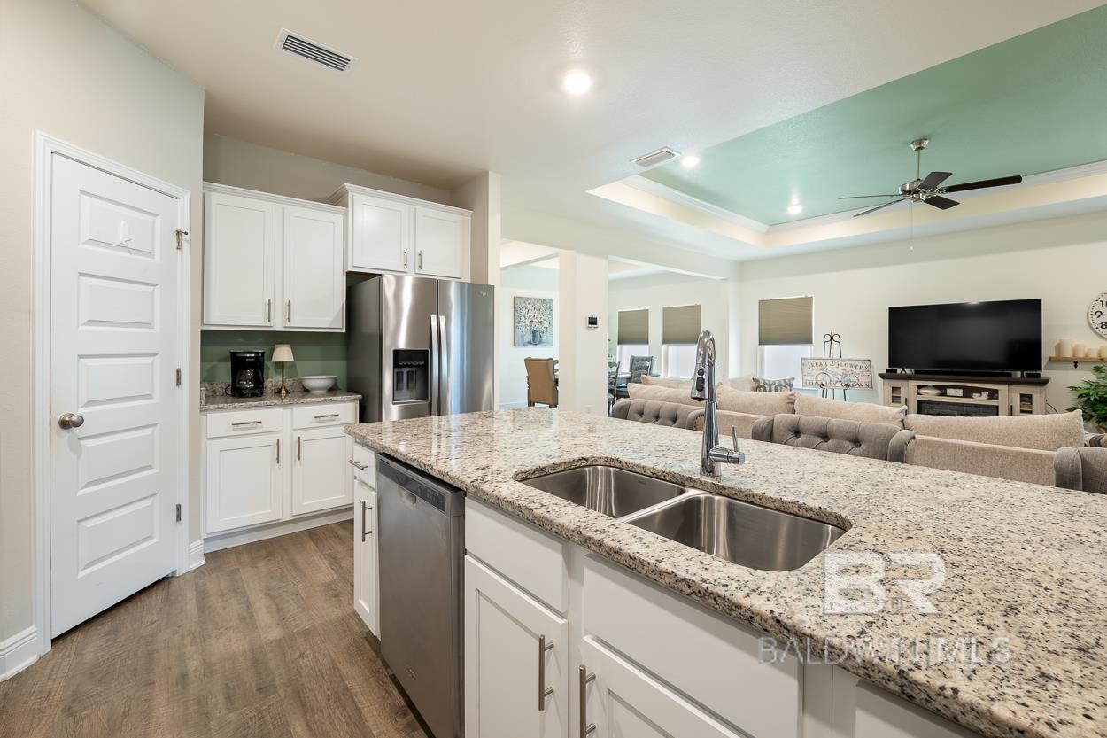 https://zimg.paragon.ice.com/ParagonImages/Property/PG/BCAR/395623/2/0/0/8633b68e50d410b92d7d99bd803675df/7/c31951f5c8d7924bb9f0112e6368fef9/395623-788f082f-d6d8-4e1e-bf62-460d1224616e.JPG