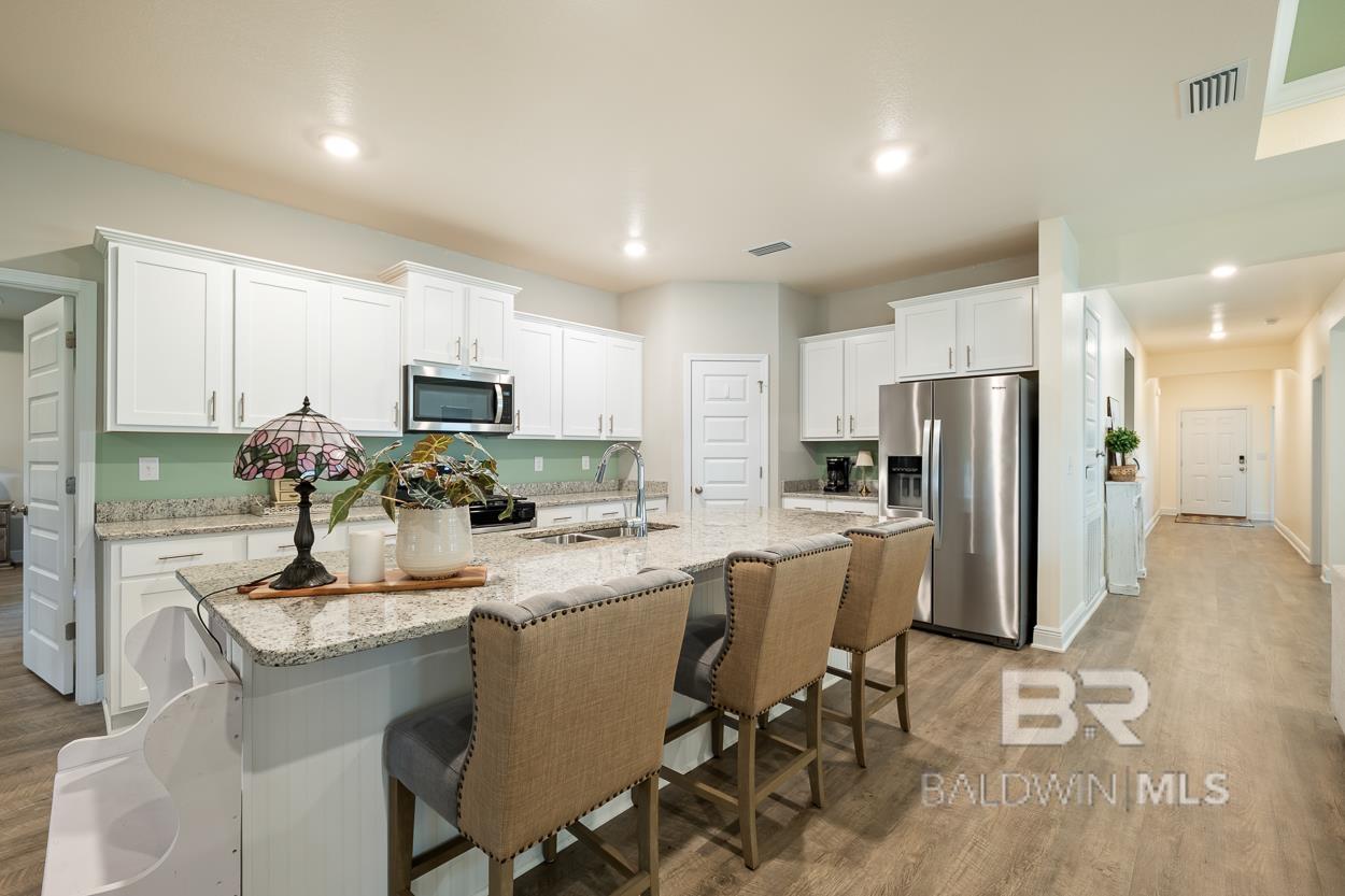 https://zimg.paragon.ice.com/ParagonImages/Property/PG/BCAR/395623/4/0/0/cb7cdae4404e63548ce55ab04a329134/7/c31951f5c8d7924bb9f0112e6368fef9/395623-7f9e19d8-36d8-449b-83bc-abdb622a6db7.JPG