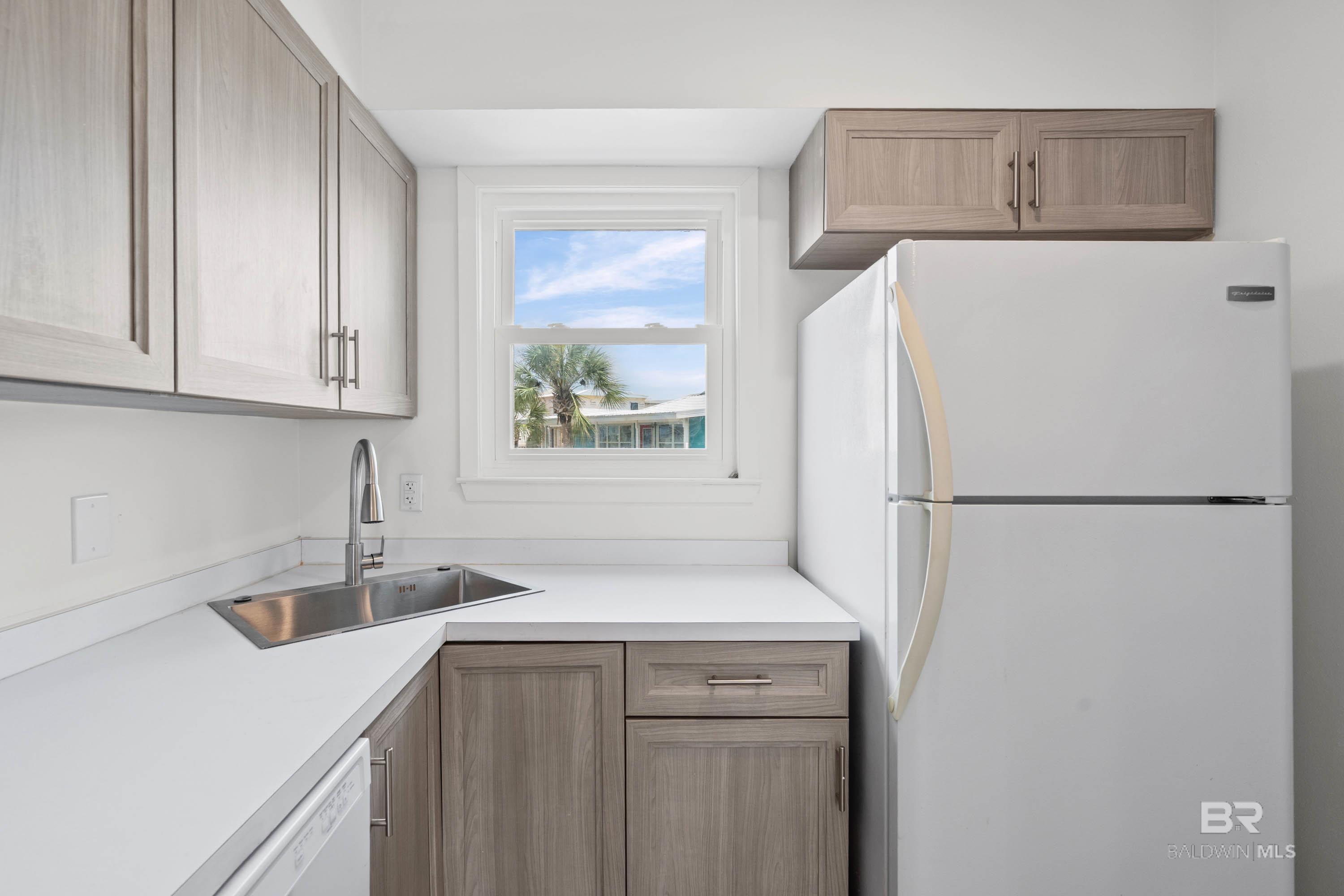 https://zimg.paragon.ice.com/ParagonImages/Property/PG/BCAR/395635/11/0/0/30fa4eff5bc8d699c892e49c39a0396c/7/d92bd3056de6e3c3d1584863be9d4adc/395635-2e484425-b323-4ef2-a850-f7644c937d81.JPG