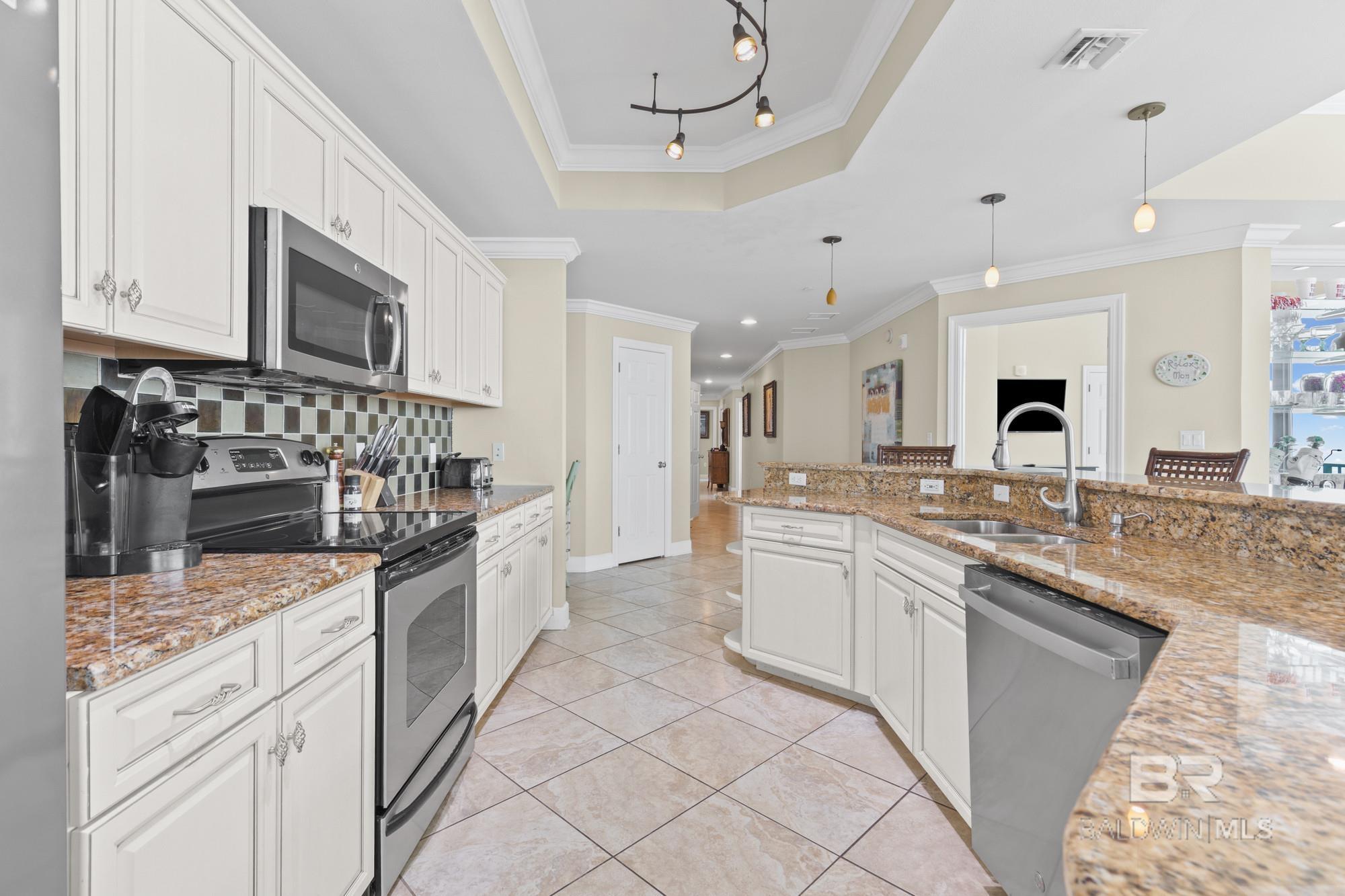 https://zimg.paragon.ice.com/ParagonImages/Property/PG/BCAR/395690/8/0/0/ceb546a75424939070edb7ca8c73264e/7/f67e07ff412aee602a79c597c2ce61e2/395690-01eb0db9-564b-4d43-bc44-5dc61baa2b9d.JPG